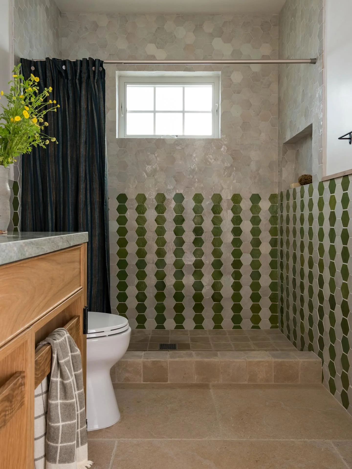 I do love a stripe&hellip;.

For the guest bathroom at our Canyon project, we put a spin on the beloved stripe using hexagon zellige tiles to create the pattern. Swipe through to see more including our custom vanity equipped with a built in towel bar