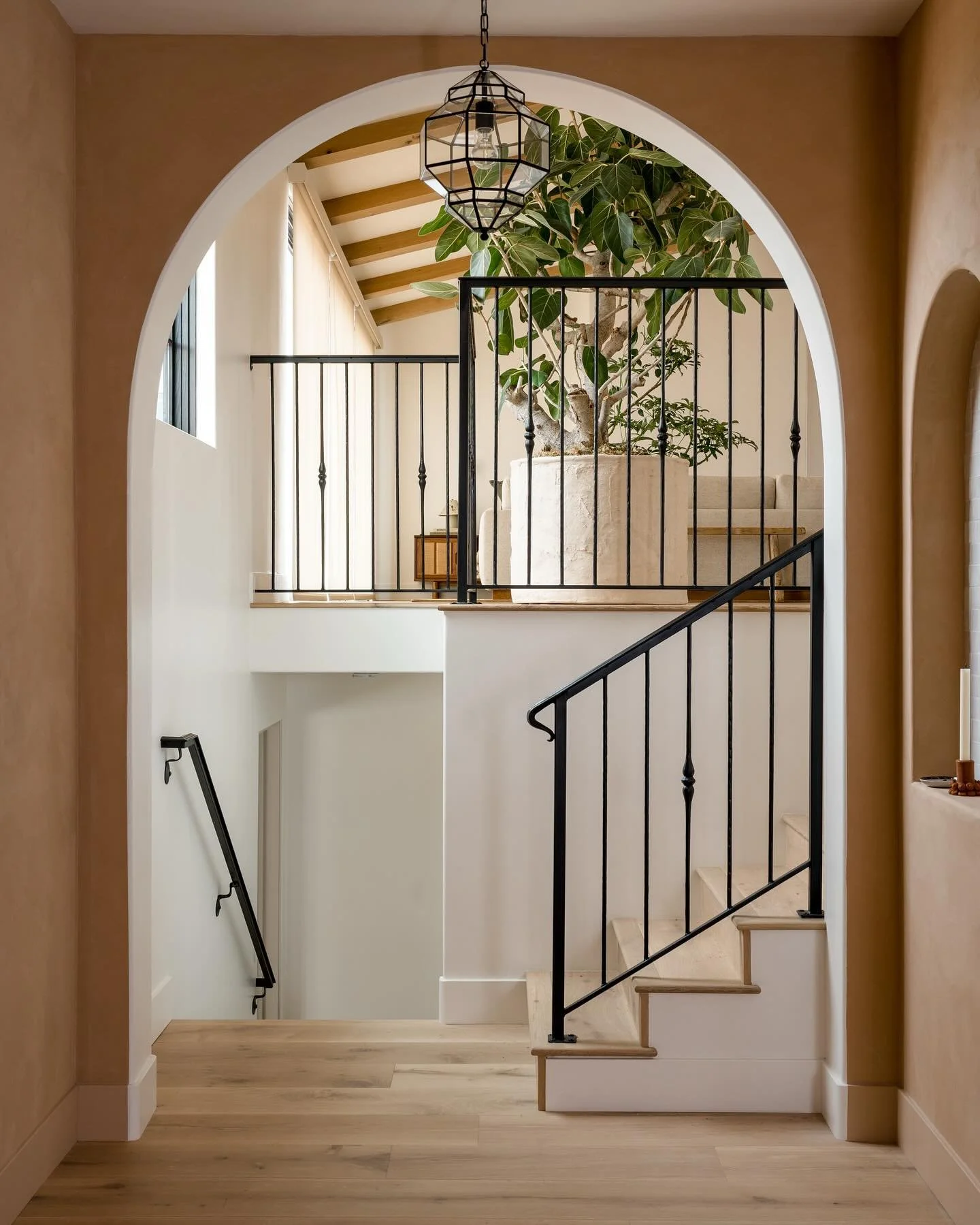 One of the many arches you&rsquo;ll find in our most recently completed Canyon project. This one, clad in a peachy, terracotta hued plaster, frames the custom iron railing and gives you a peek into the living room.

Design/Styling: @anaberdesign 
Arc