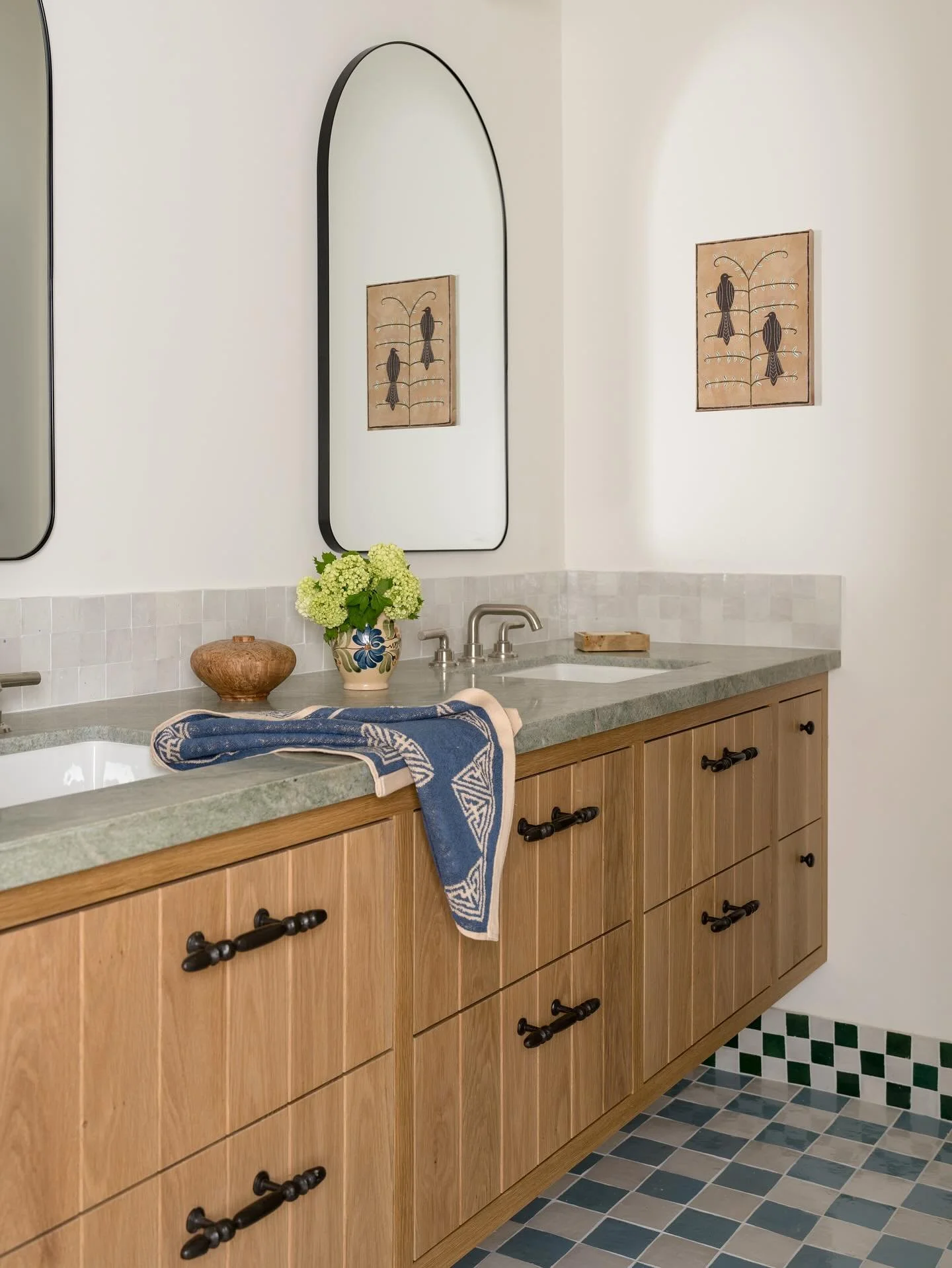 Today, we&rsquo;re sharing the kids bath from our Canyon project. A favorite detail you ask? It would be a toss up between the honed Costa Esmeralda granite and our size and color play on the checkered flooring and baseboard&hellip;.

Design/Styling:
