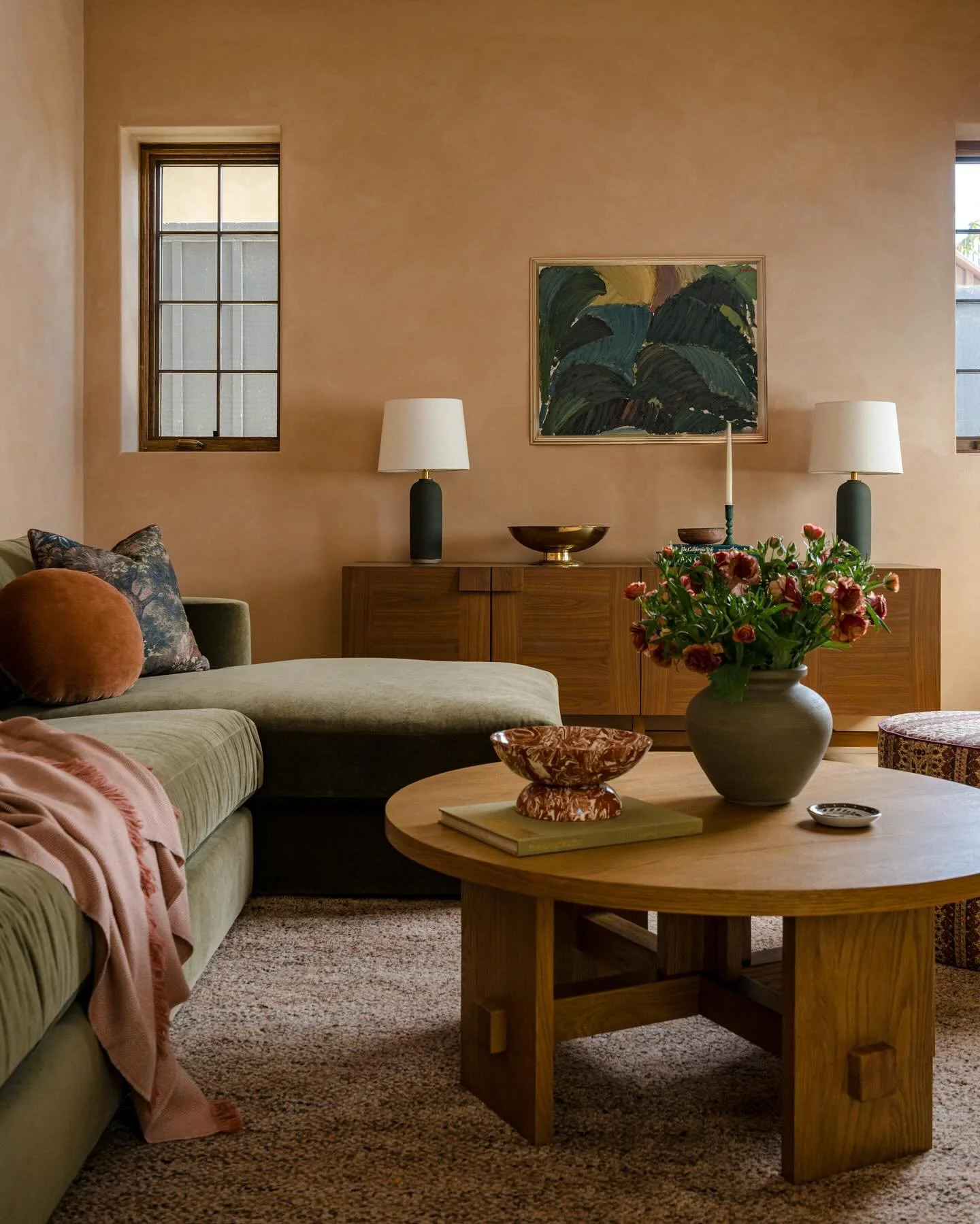 Fit for a lazy rainy weekend&hellip;.

Design/Styling: @anaberdesign 
Architecture: @t7architecture 
📷: @charlotteleaphotography 

#anaberdesign #aNDcanyon #plaster #livingroom #livingroomdesign #cozy #hyggehome #ruemagazine