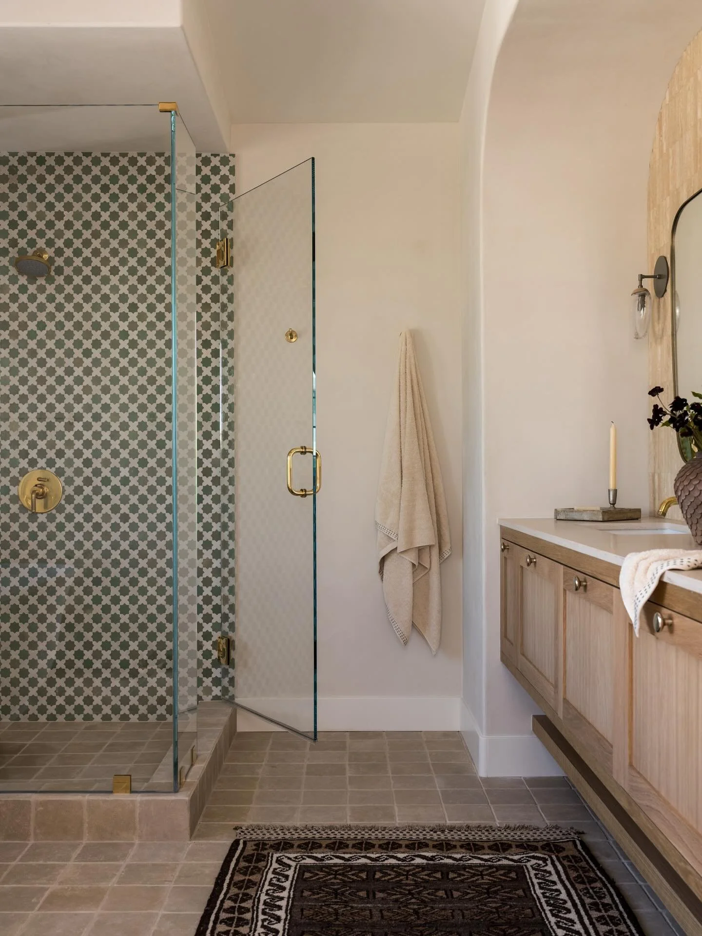 More of our main bath at Canyon drive. Zellige and plaster make quite the perfect pairing. We focused on a singular accent wall of zellige as to not overpower the space and balanced it with calm, creamy plaster.

Design/Styling: @anaberdesign 
Archit