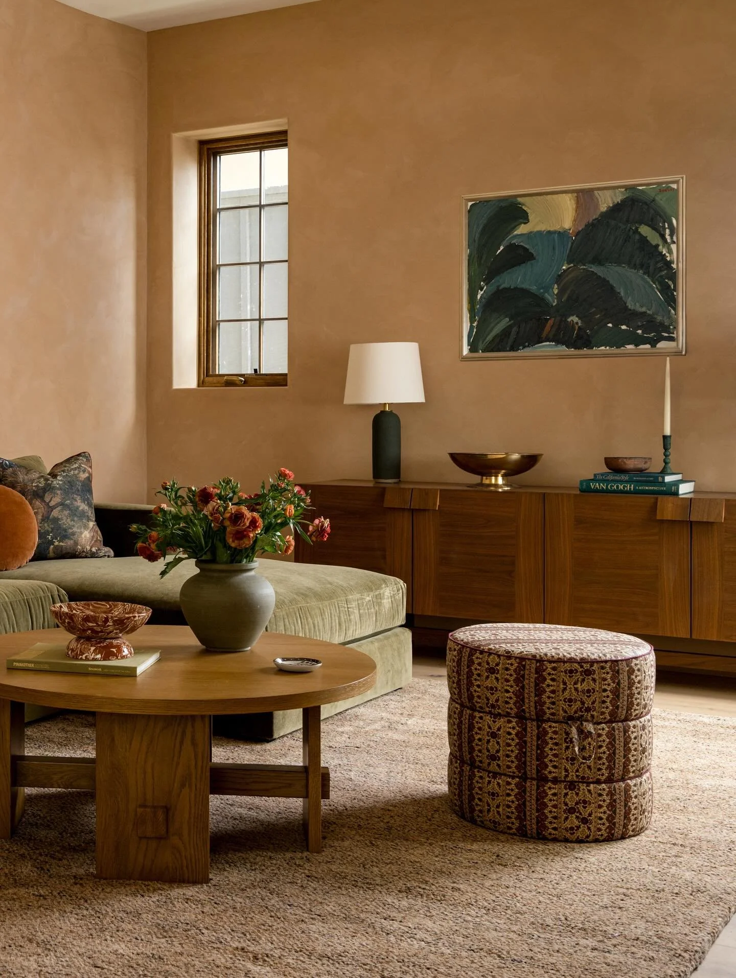 Arguably one of my most favorite rooms to style ever. Setting an intentional color palette from the beginning allowed us to source specifically curated styling items that would enhance and layer the foundation of the space.

Design/Styling: @anaberde