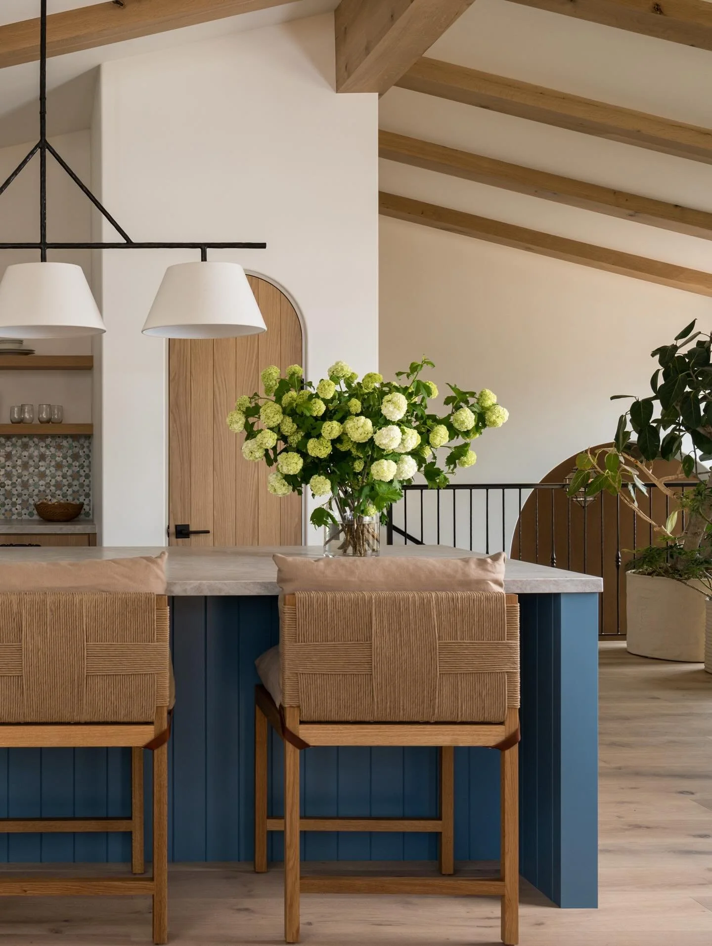 A few more angles of this kitchen we love so so much. We currently have 6 kitchens either designed or under construction and they couldn&rsquo;t be more different from one another. And that&rsquo;s just the way we like it!

Design/Styling: @anaberdes