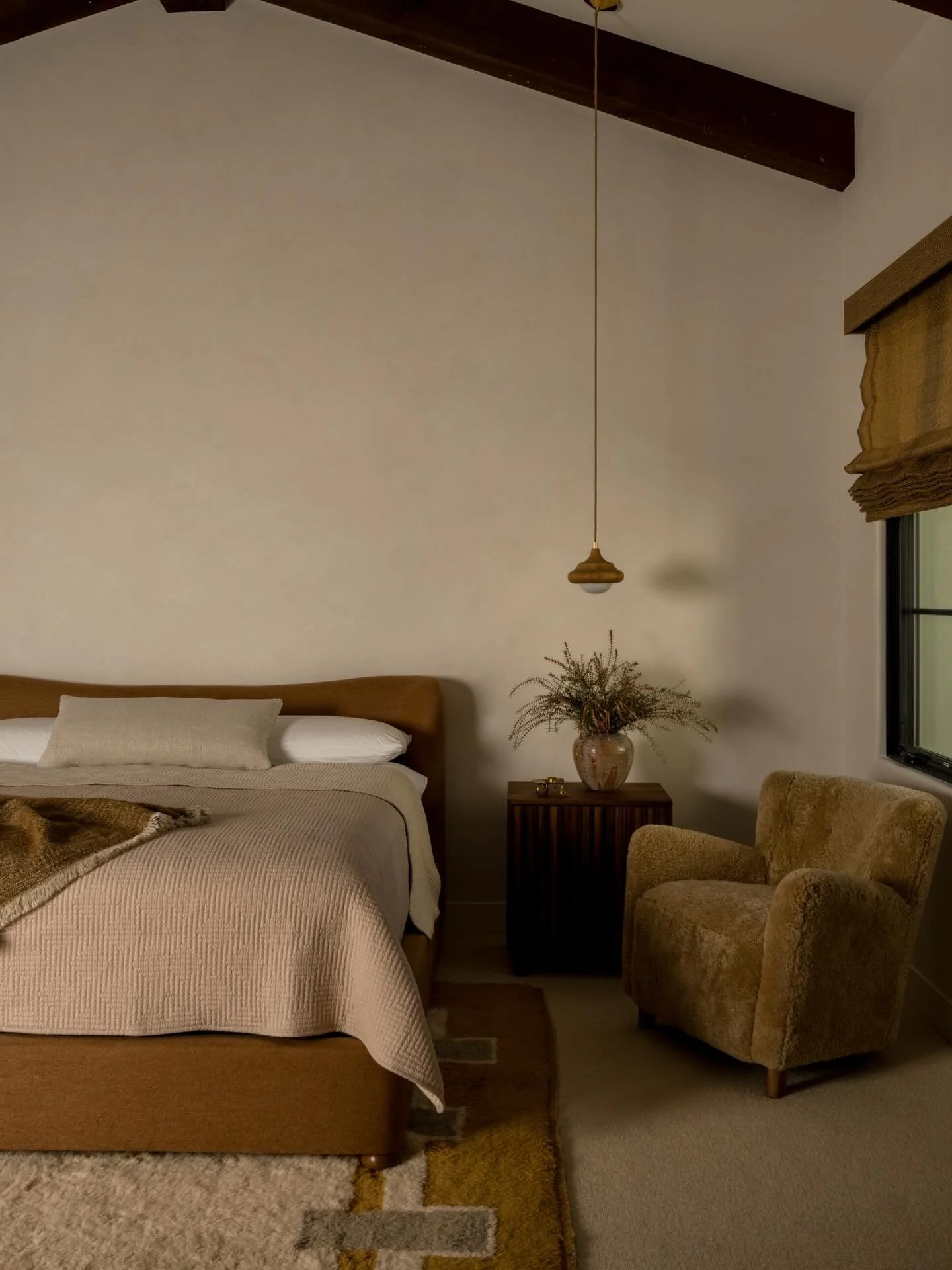 When in doubt&hellip; plaster it out.

Design/Styling: @anaberdesign 
📷: @charlotteleaphotography 

#anaberdesign #plaster #plasterwalls #tadelakt #marmorino