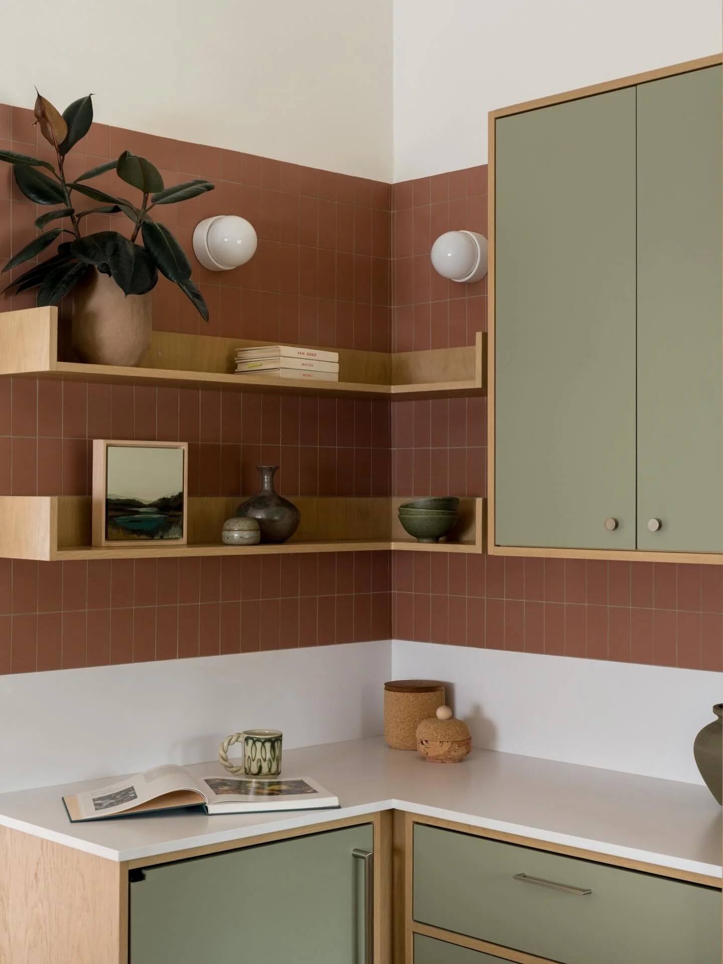 Never met a shelf I didn&rsquo;t like&hellip;.

Design: @anaberdesign 
Styling: @anaberdesign / @californiacasa 
📷: @charlotteleaphotography 

#anaberdesign #shelfie #shelfstyling