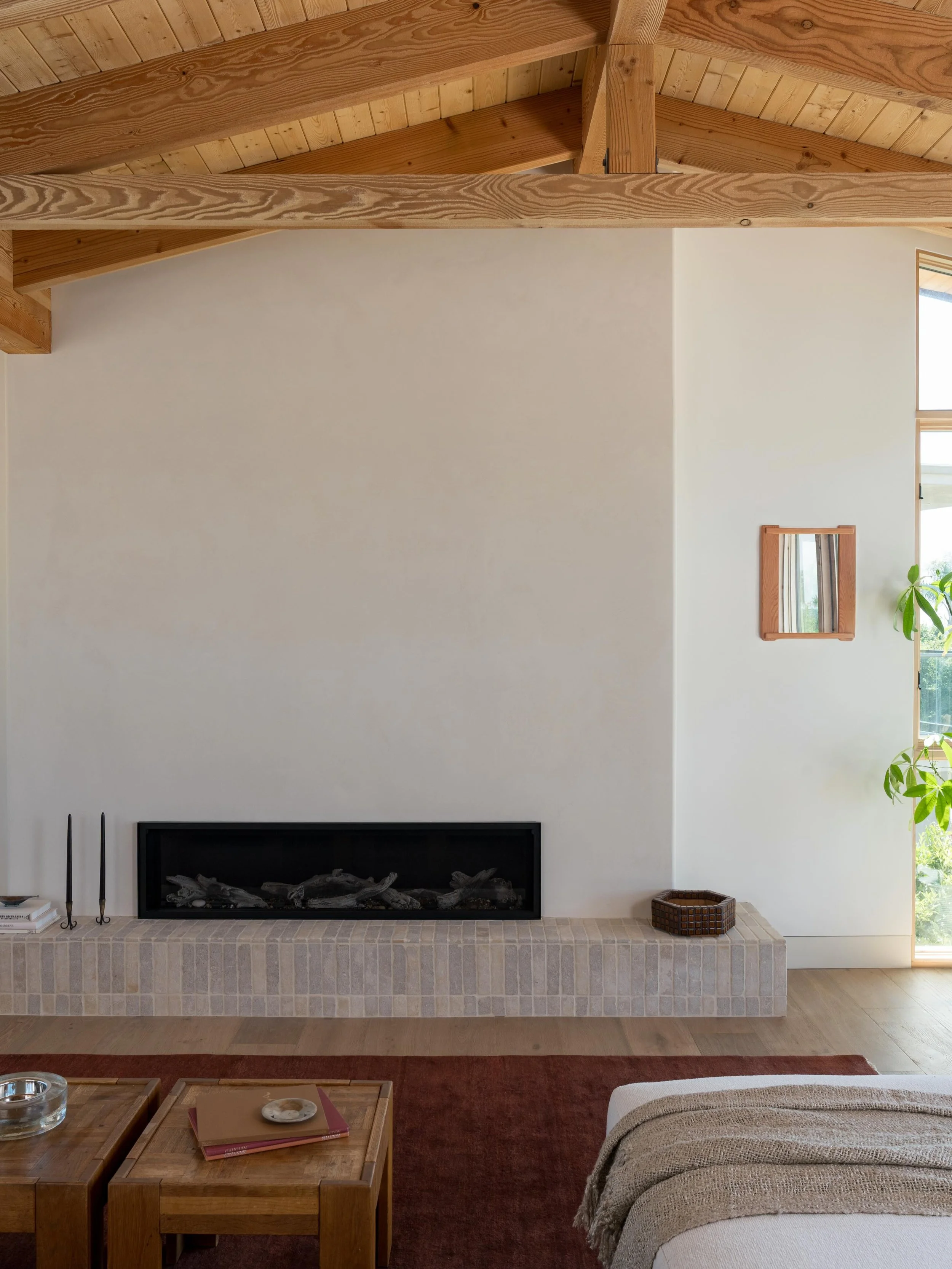 A paired back living space from our #aNDsunset project and a winning combination of limestone batons, plaster, and wood ceiling cladding.

Architecture: @happyspacestudio 
Design/Styling: @anaberdesign
Build: @oregontrailremodel 
📷: @charlotteleapho