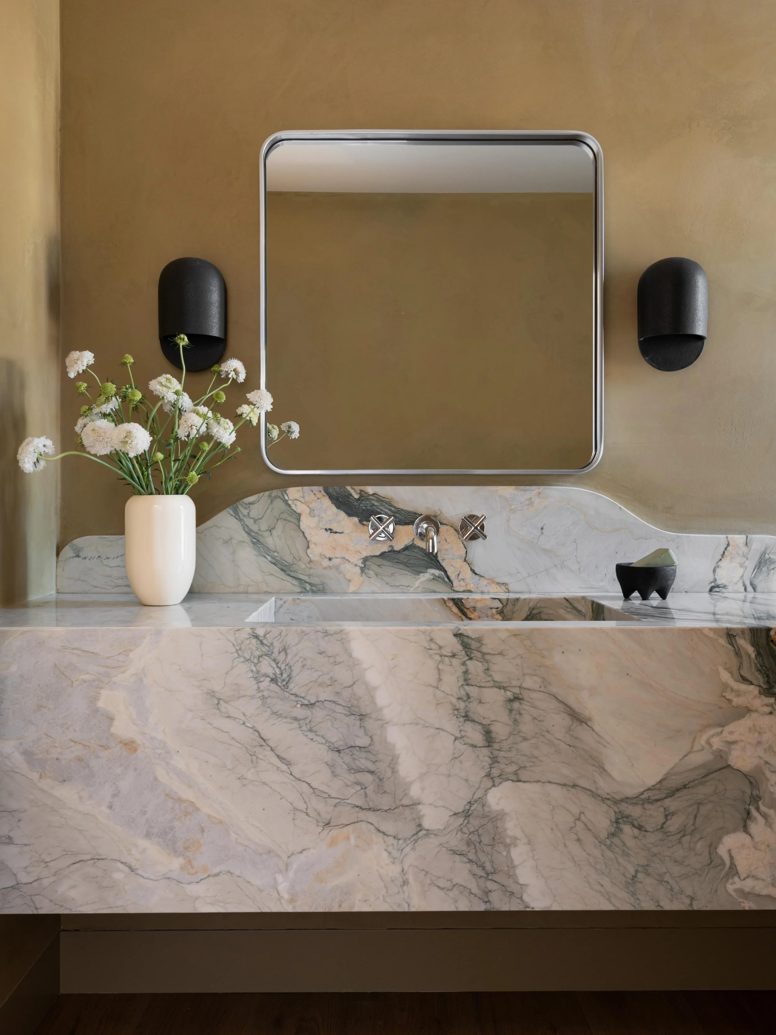 Nothing like the real thing&hellip;.

#aNDsunset

Architecture: @happyspacestudio 
Design/Styling: @anaberdesign 
Build: @oregontrailremodel 
📷: @charlotteleaphotography 

#powderbath #marble #marblesink