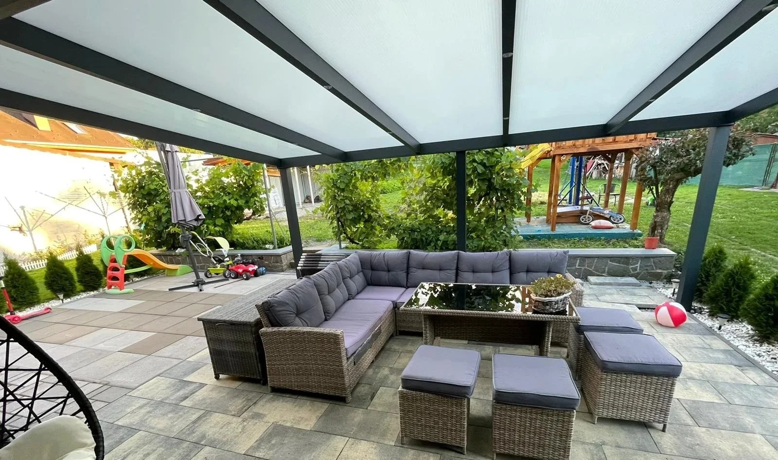 Pergola árak: A hozzávetőleges becsléstől a pontos helyszíni felmérésig