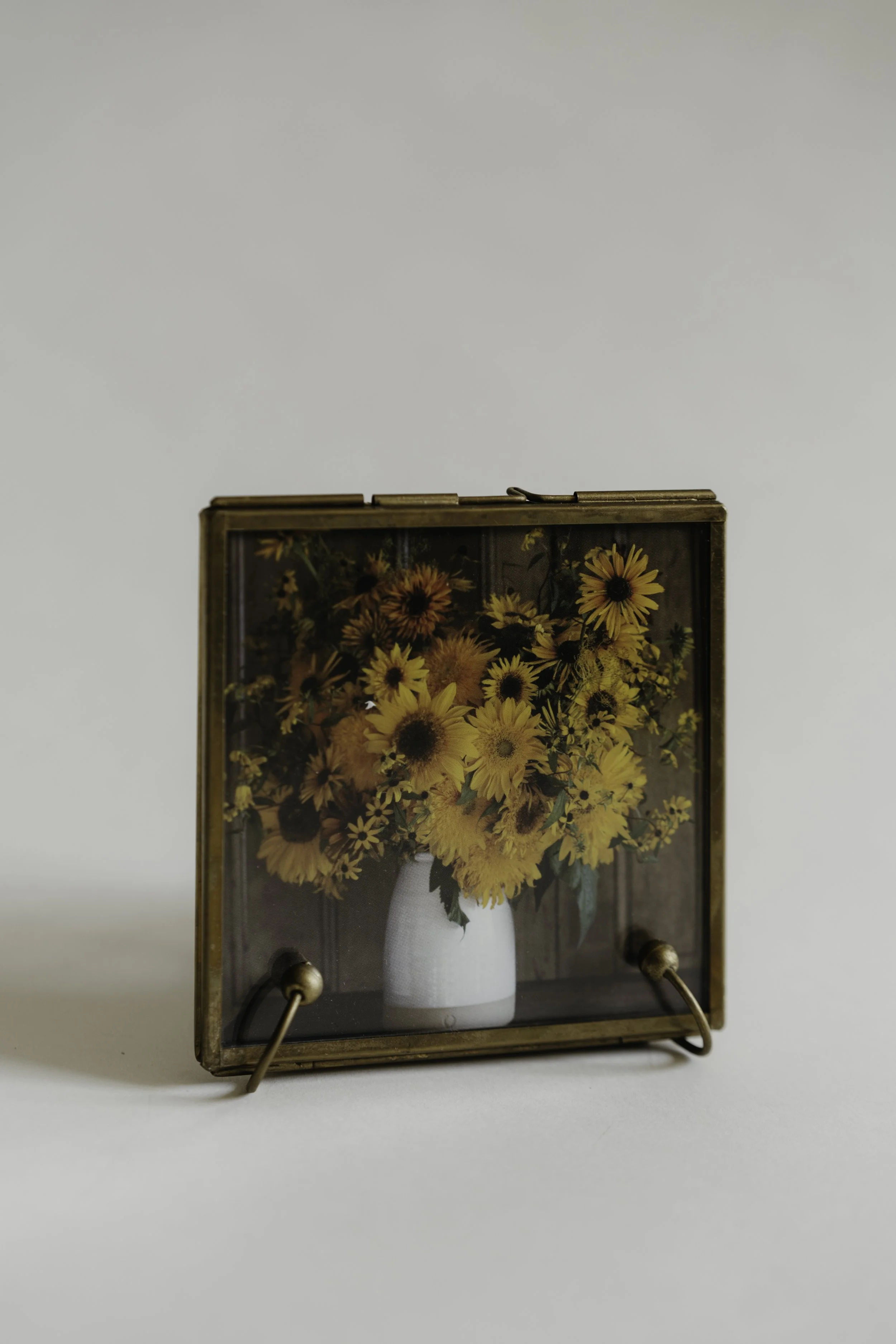 Ornament Frame with Ribbon