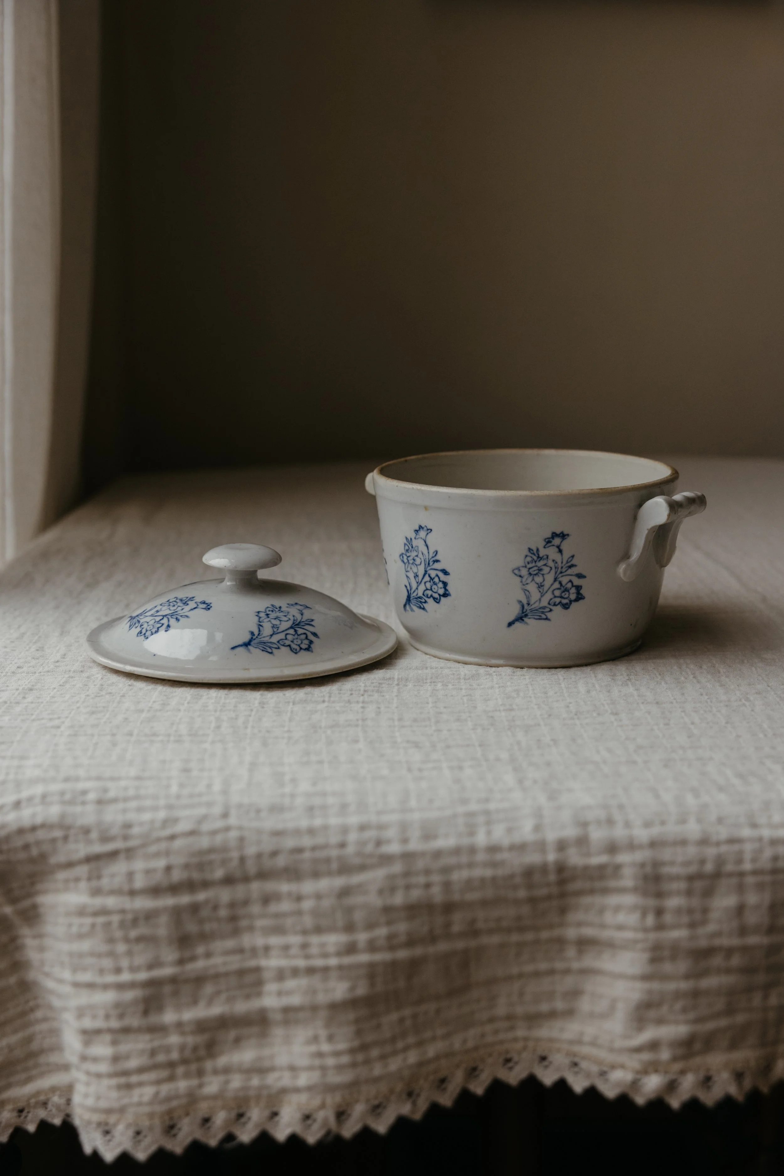 Hawthorn_Blue and White Ceramics_3-26 (17 of 35).jpg