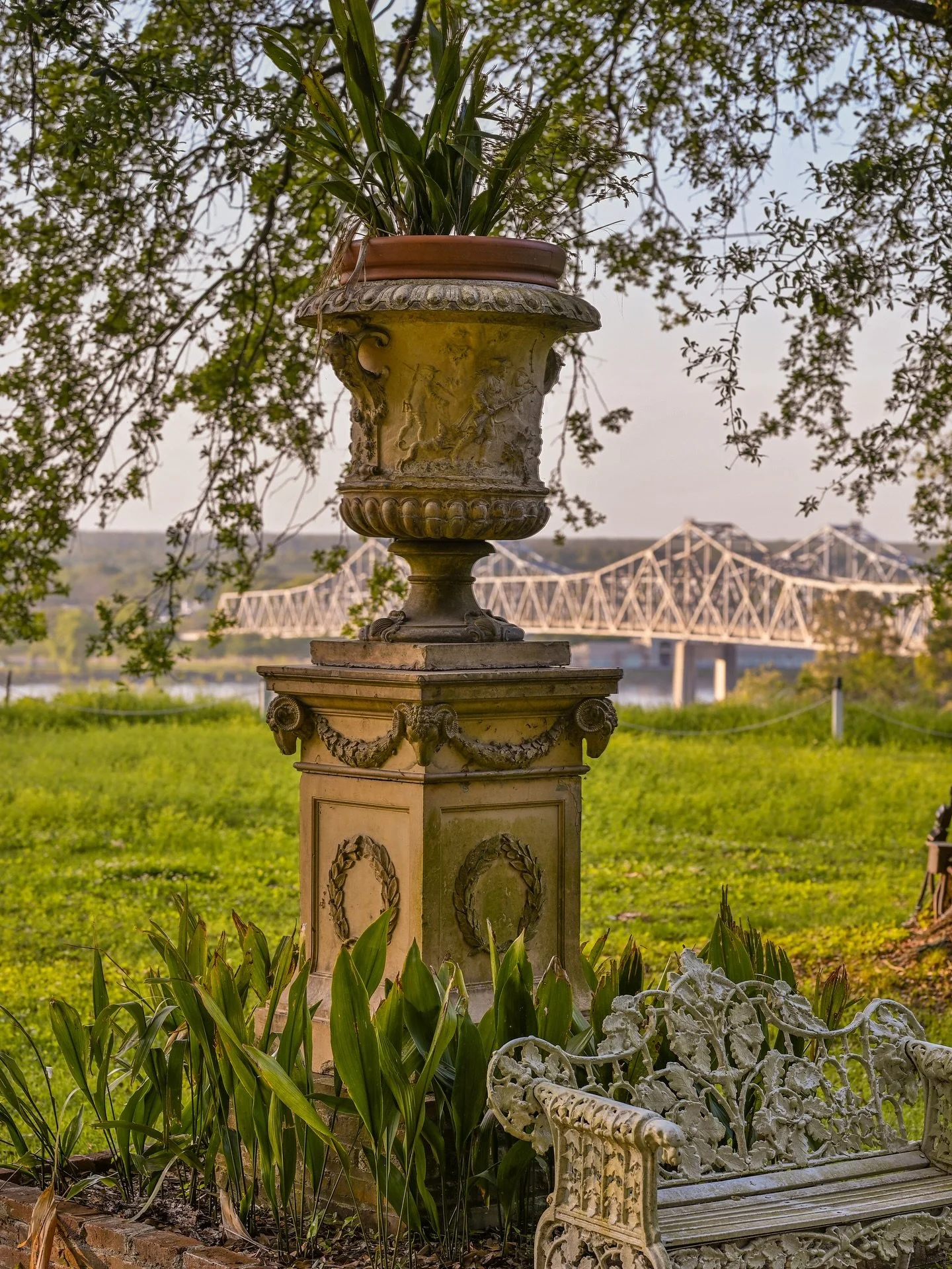 Evenings like this.

River views, garden paths, and golden light at The Briars.

📸: @alairdphoto

#TheBriarsNatchez #HistoricPreservation #HistoricRestoration #HistoricHomes #Natchez