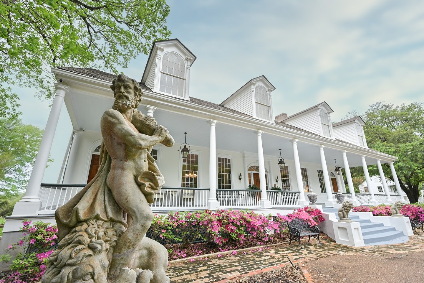 Welcome to the official Instagram of The Briars!&nbsp;

Whether you&rsquo;re discovering us for the first time or have followed our journey on Facebook, we&rsquo;re glad you&rsquo;re here.

Nestled on the bluffs of the Mississippi River, The Briars i