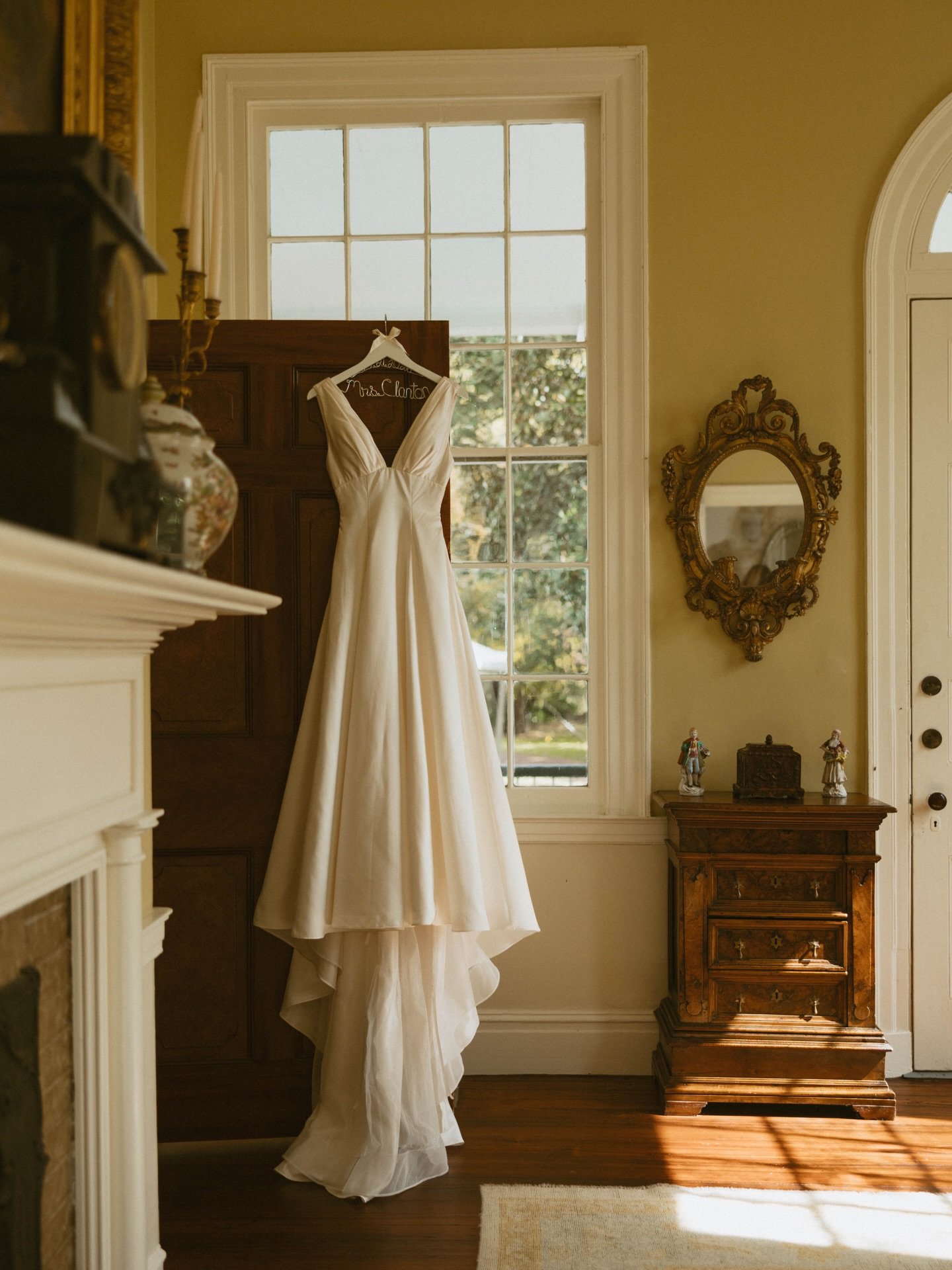 A closer look at the details.
Thoughtfully designed, effortlessly beautiful. 

Photography: @aprilandpaul 
Planning: @jmeventsanddesigns 

#SouthernWedding #HistoricWeddingVenue #HistoricVenue #MississippiWedding #Natchez