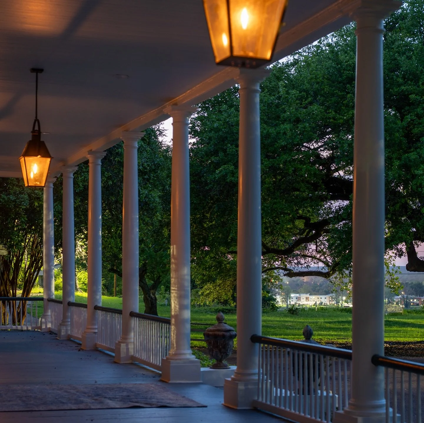 There&rsquo;s something about the Briars in the evening. 

From golden lantern light to peaceful river views, 
it&rsquo;s a setting that feels just as beautiful after dark.

📸: @alairdphoto 

#HistoricPreservation #HistoricRestoration #HistoricHomes