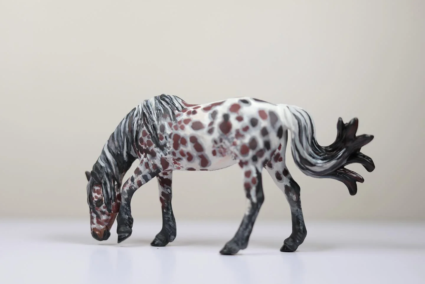 Breyer Stablemate Isla / Bay Leopard Appy 

Finished in Acrylics &amp; Pencils 

Commission Not for Sale. 

#breyermodelhorse #breyer #breyers #breyerhorsephotography #modelhorse #breyerstablemates #breyercustom #breyercustoms #breyerfest #custommode