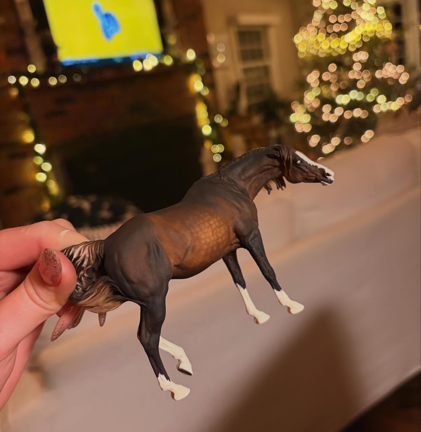 We got about 8 inches of snow last night! ❄️Taking some time to work on a future sales piece before I get back to working on my commissions tomorrow 🤩

Ft. My sweet cat