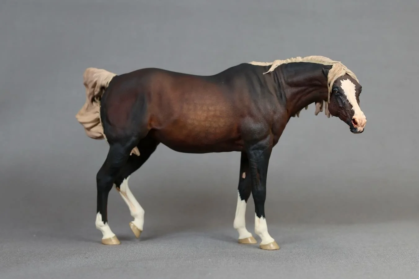 @maggiebennettsculpture Venti Warden | Silver Bay 

Sold. 

{Tags}
#breyer #breyerfest #artist #equineartist #equine #equineofinstagram #modelhorse #modelhoeses #modelhorseartist #customhorse