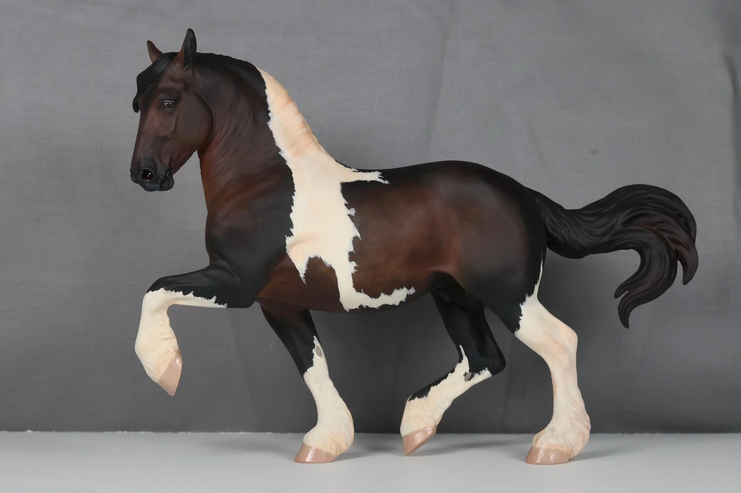 Venti Long Mane Bacchus | Bay Pinto 

Available in the Artisans Gallery FCFS

July 9th -11th 

{Tags}
#breyer #breyermodelhorses #modelhorse #breyerfest #modelhorses