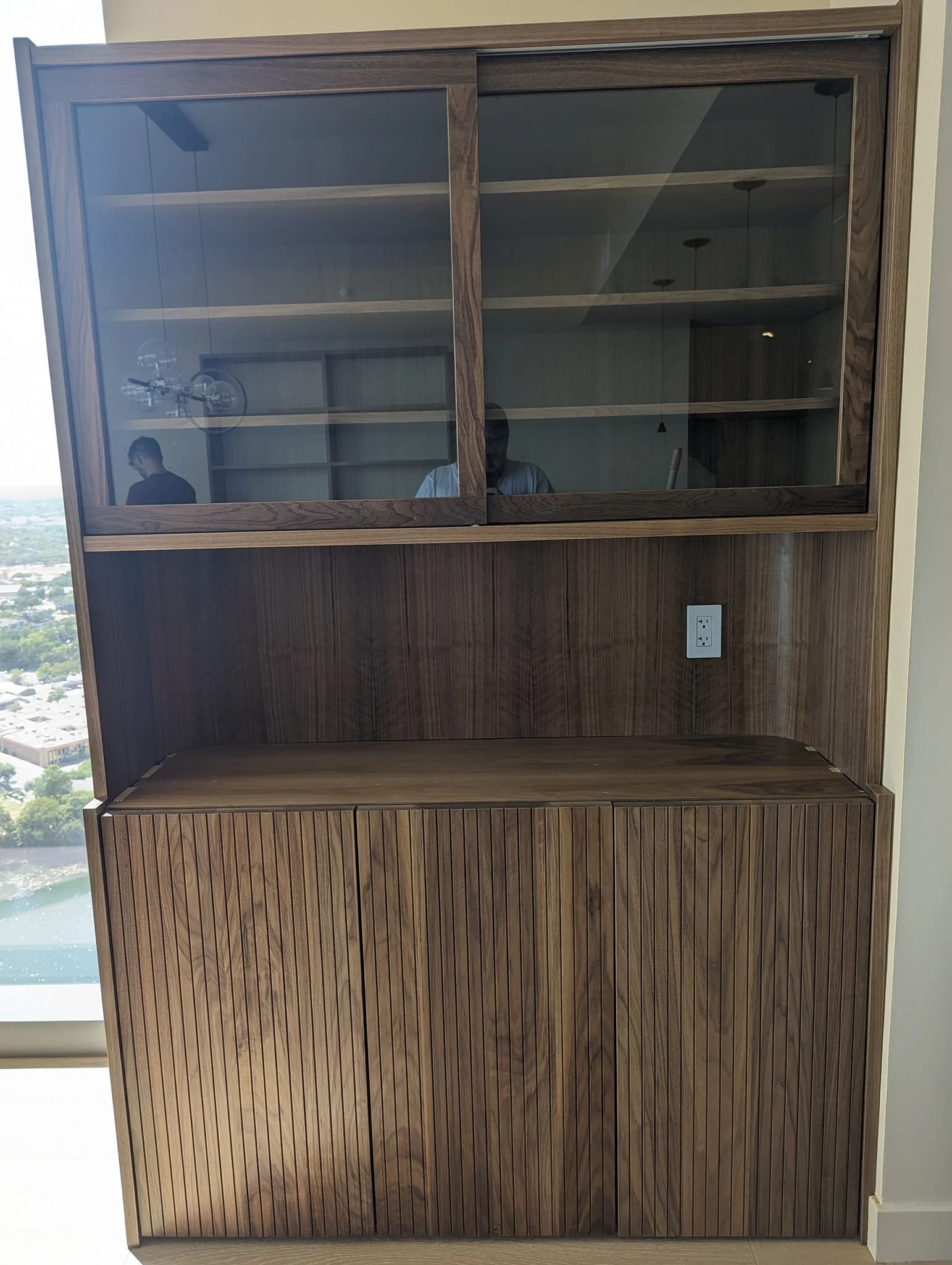 Walnut Liquor Cab 1.jpg