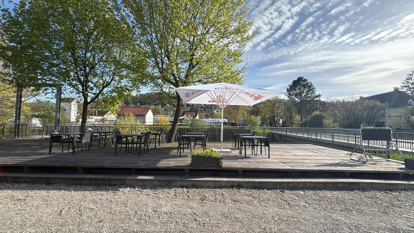 🌿 Er&ouml;ffnung der Ela Mesa Terrasse am Remsdeck 🌿

Endlich ist es soweit &ndash; unsere Ela Mesa Terrasse am Remsdeck ist er&ouml;ffnet! ☀️

Freut euch auf entspannte Stunden unter freiem Himmel mit herrlichem Ausblick, erfrischenden Drinks 🍹 u