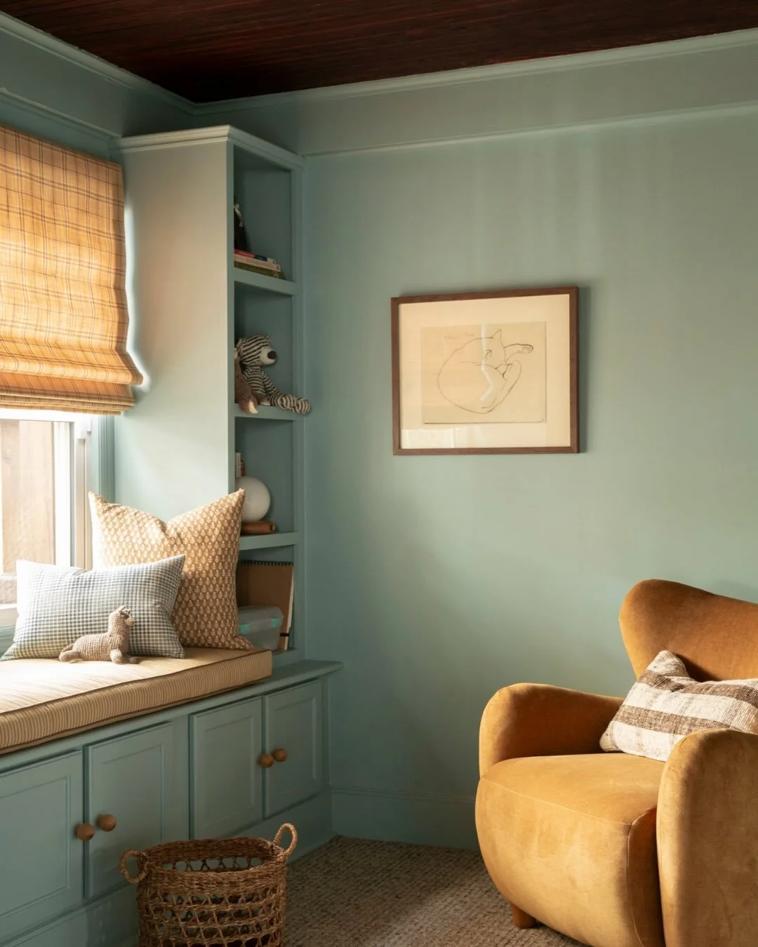 ⁠sunlit afternoons in the project maplewood playroom.⁠
⁠
we reimagined the small sunroom off of the living room as a playroom, ideal for energetic interludes throughout the day and bedtime stories in the evening. ⁠
⁠
designer: @shelbiecoxstudio⁠
📷 @