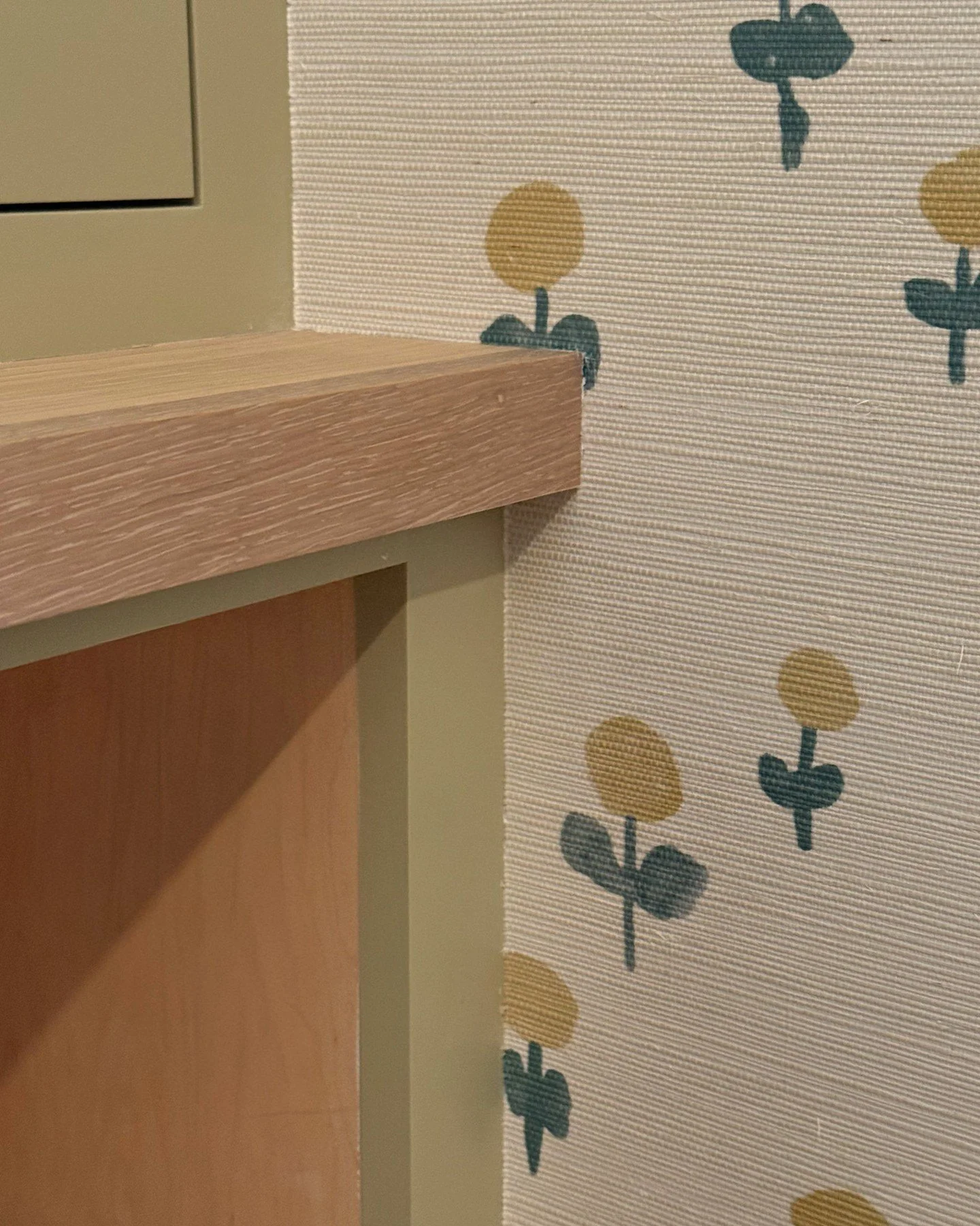 project petites is a floral fairytale.⁠
⁠
the first girls&rsquo; room will feature a playful, Scandinavian-inspired floral print wallpaper, butter yellow built-ins and an upholstered scalloped bed in a dusty brick red. for the second room, we&rsquo;r