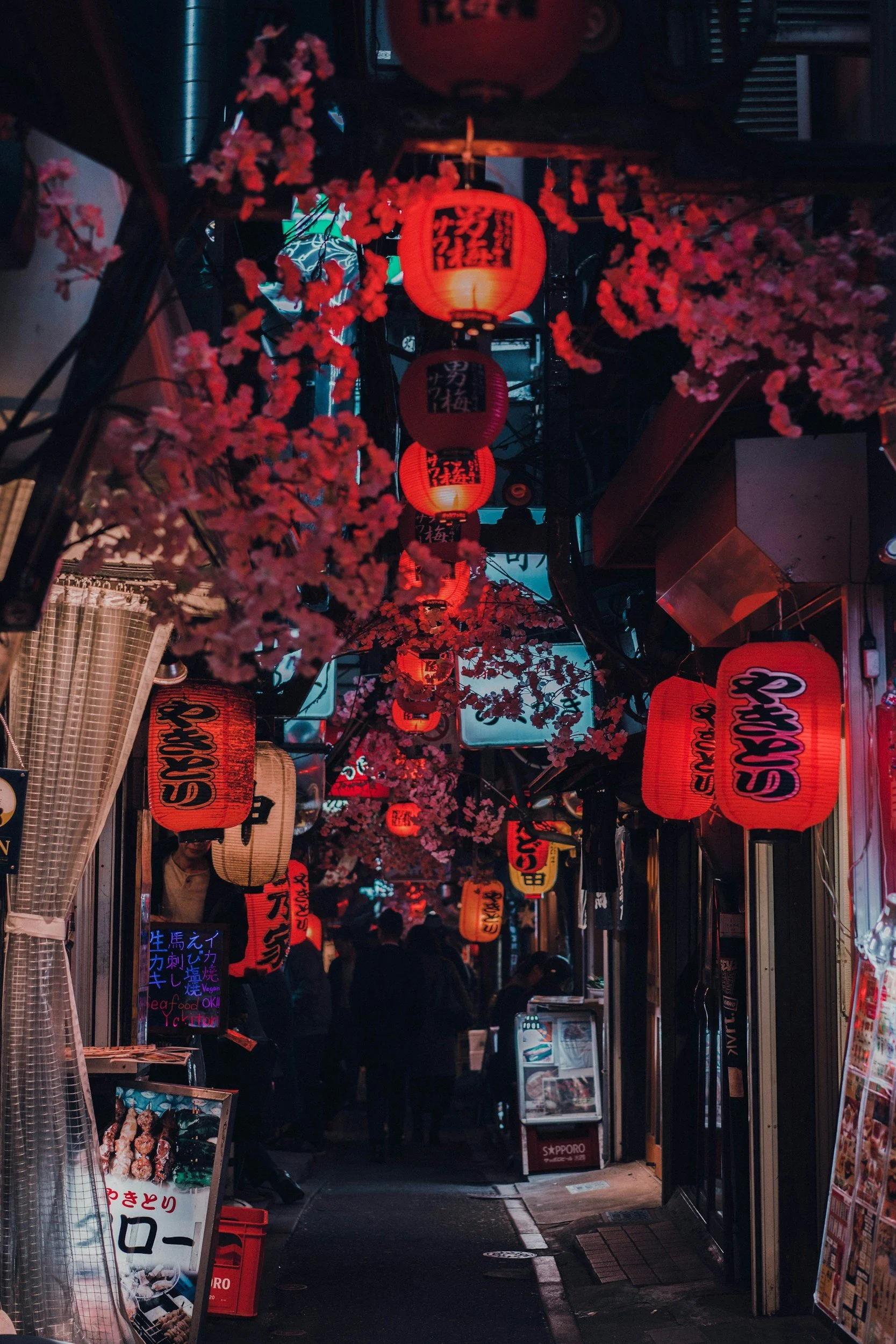 Tokyo alleyway with restaurants and lanterns