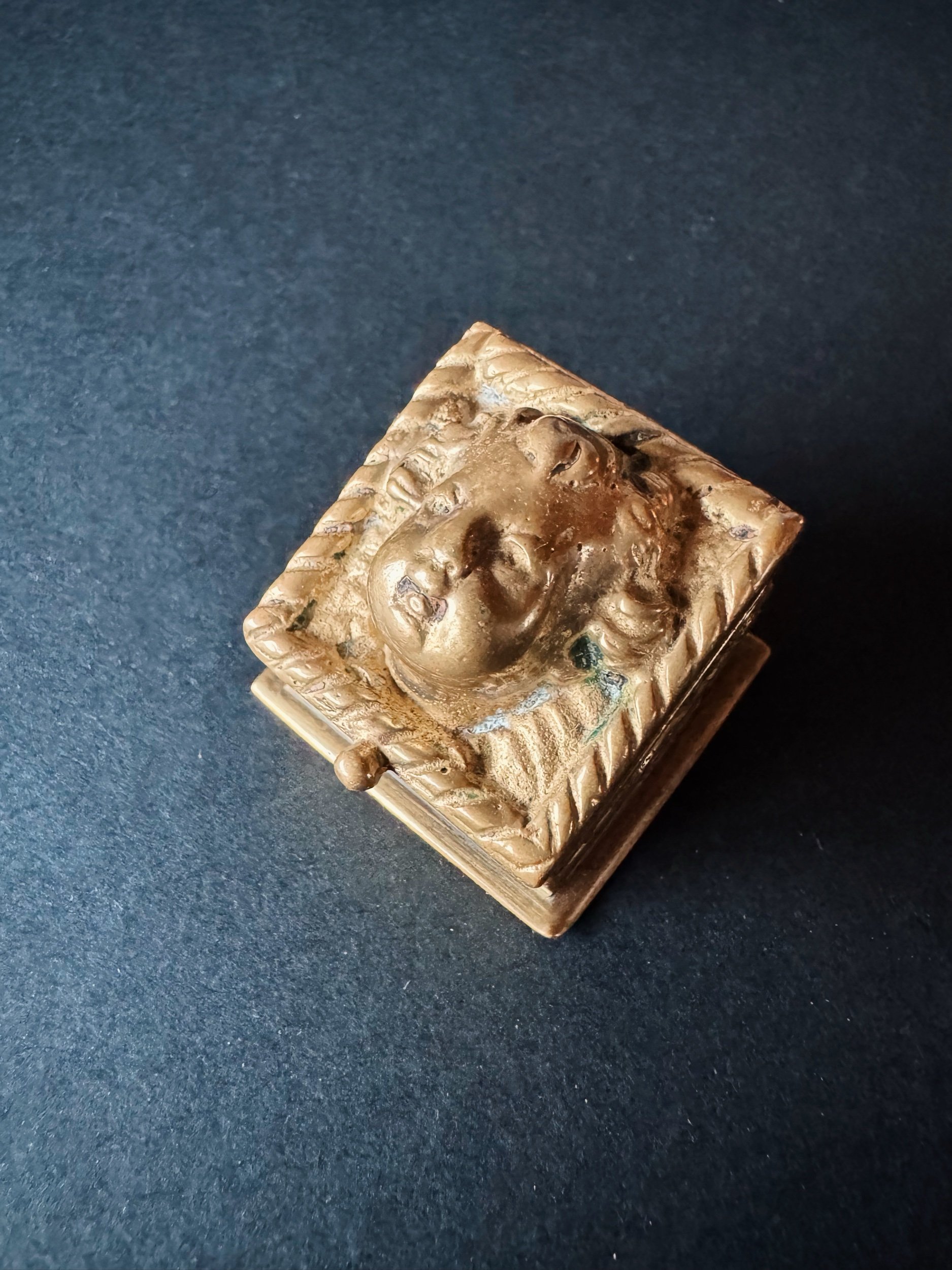 briefmarken dose antique stamp box with cherub face