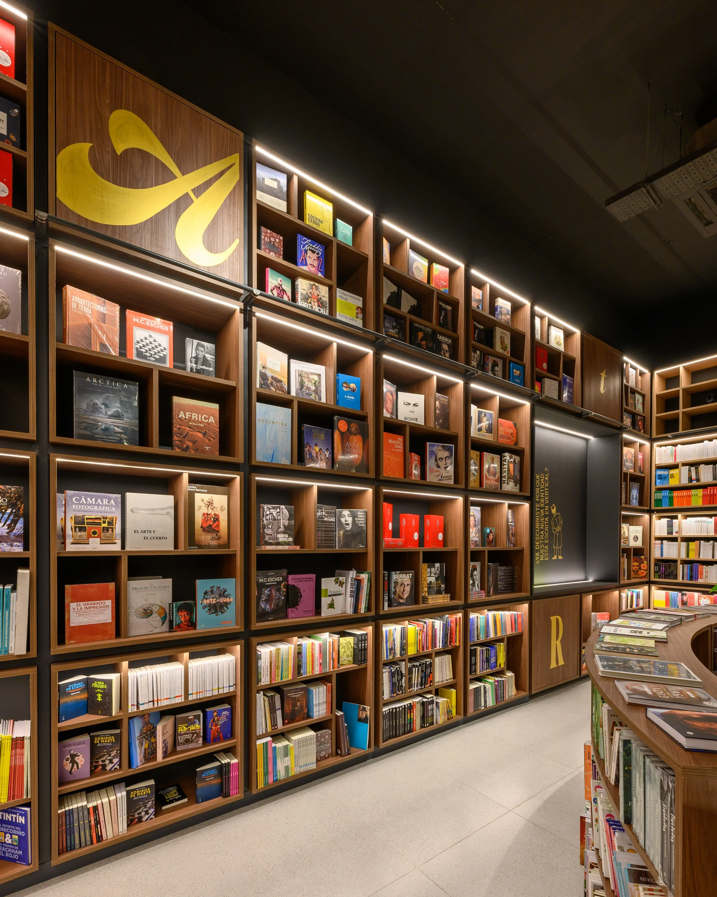 028 - QUADE CBA SHOPPING ph gonzaloviramonte-7502- 03 11 2022.jpg