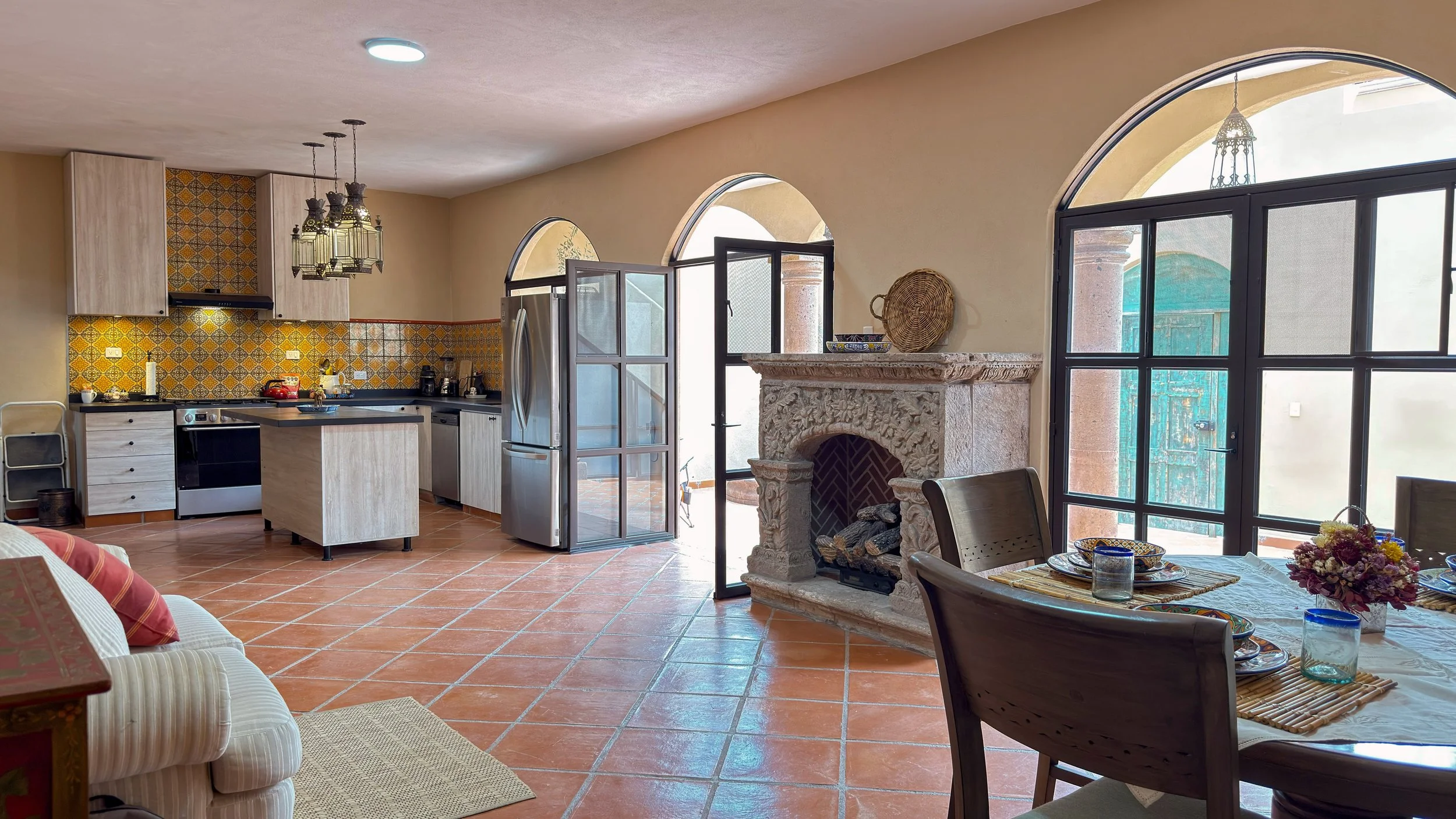 Open living, dining and kitchen area in a new duplex for sale in Independencia, San Miguel de Allende