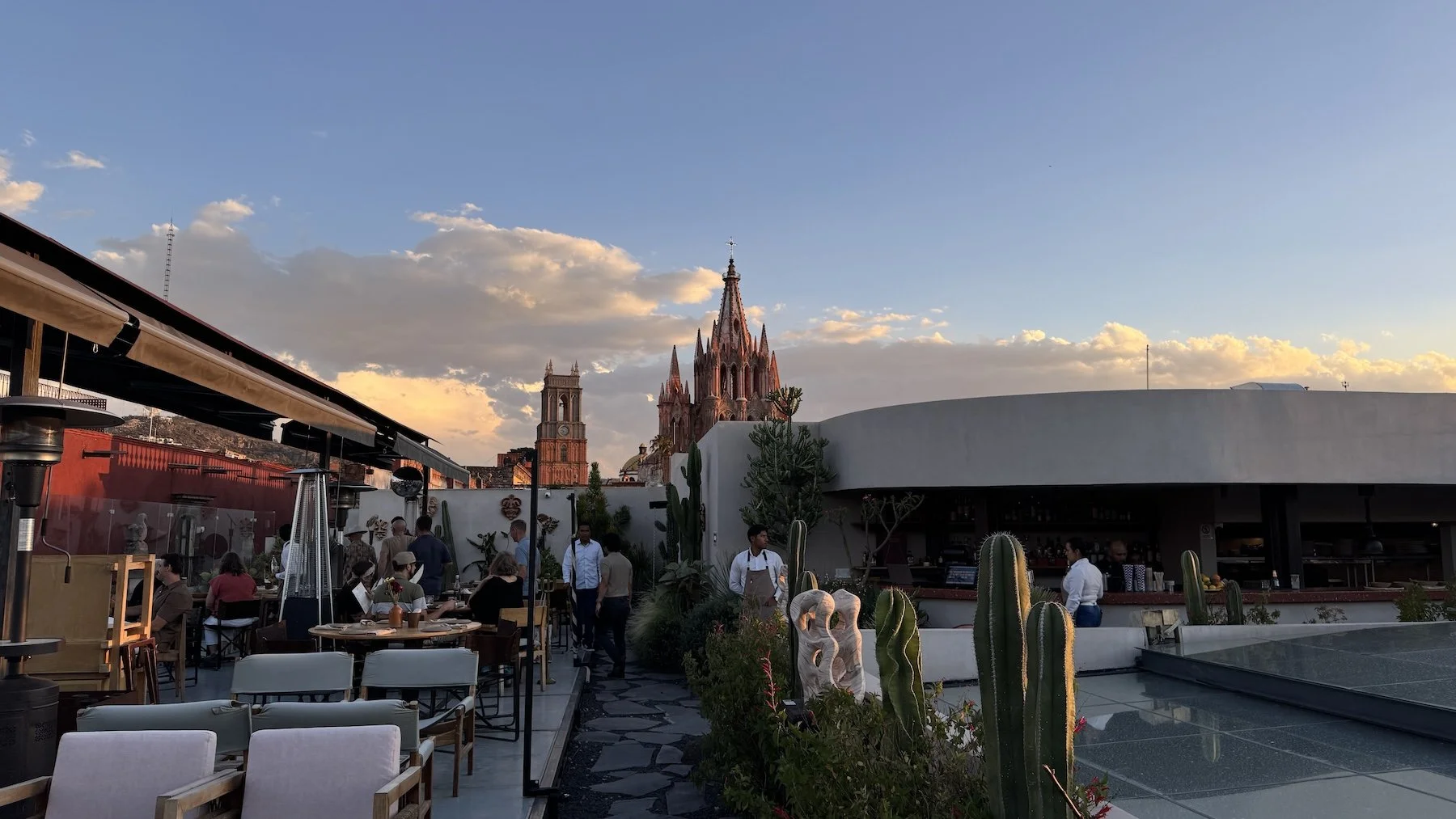 rooftop restaurant view overlooking the Parroquia de San Miguel Arcángel in San Miguel de Allende
