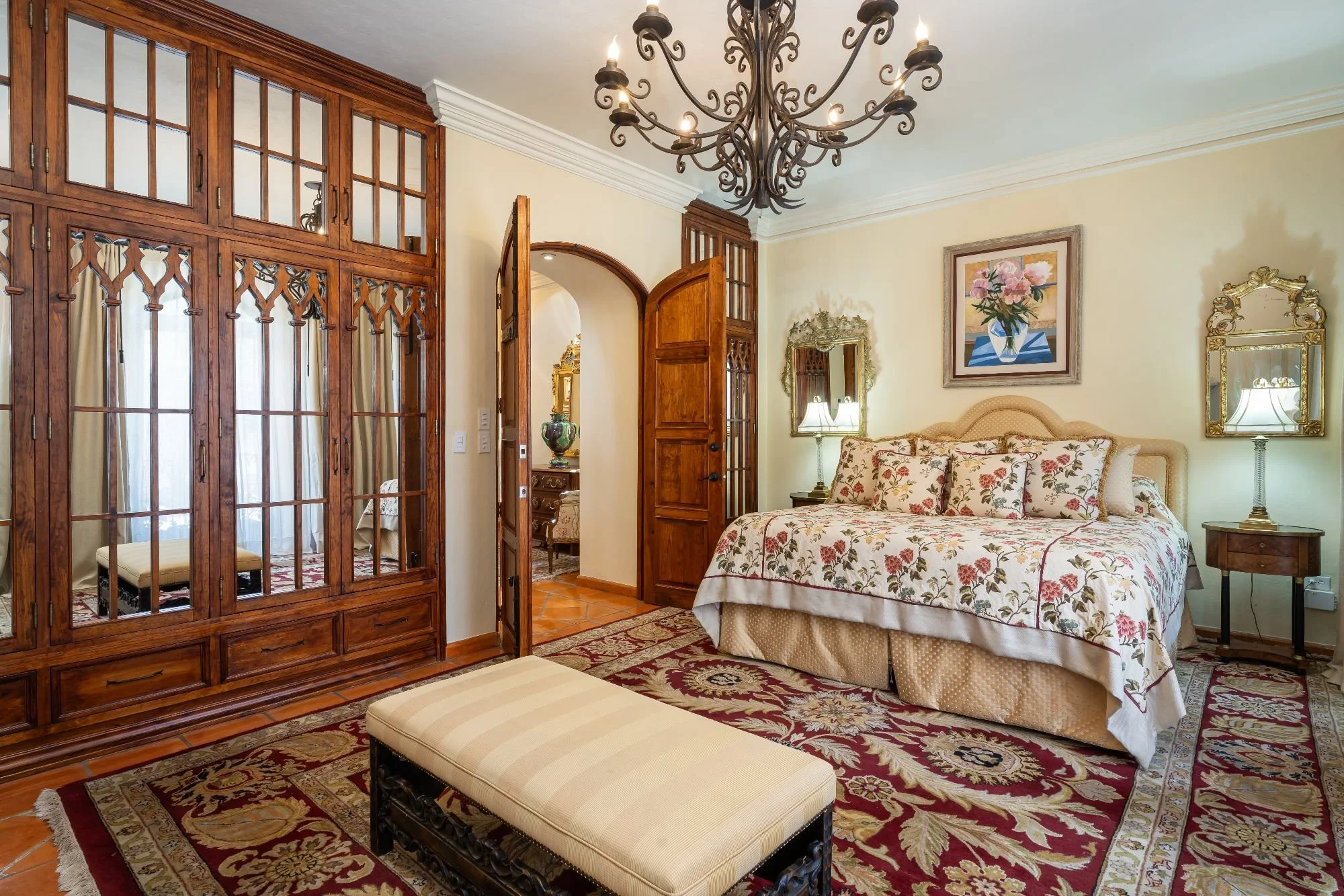 Luxury bedroom in San Miguel de Allende with high-end finishes, natural light, and quality materials