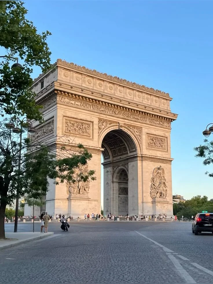Perfect shot of the Arc de Triumph in Paris, France