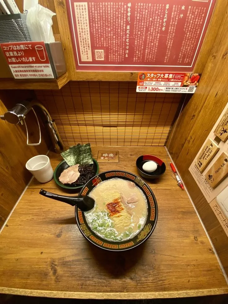 midday ichiran tonkotsu ramen booth