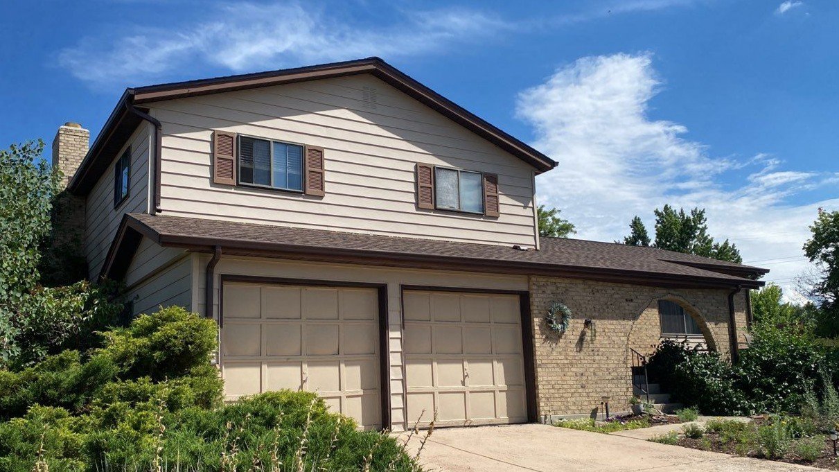aurora-co-brown-seamless-gutters-front-home-15.jpg
