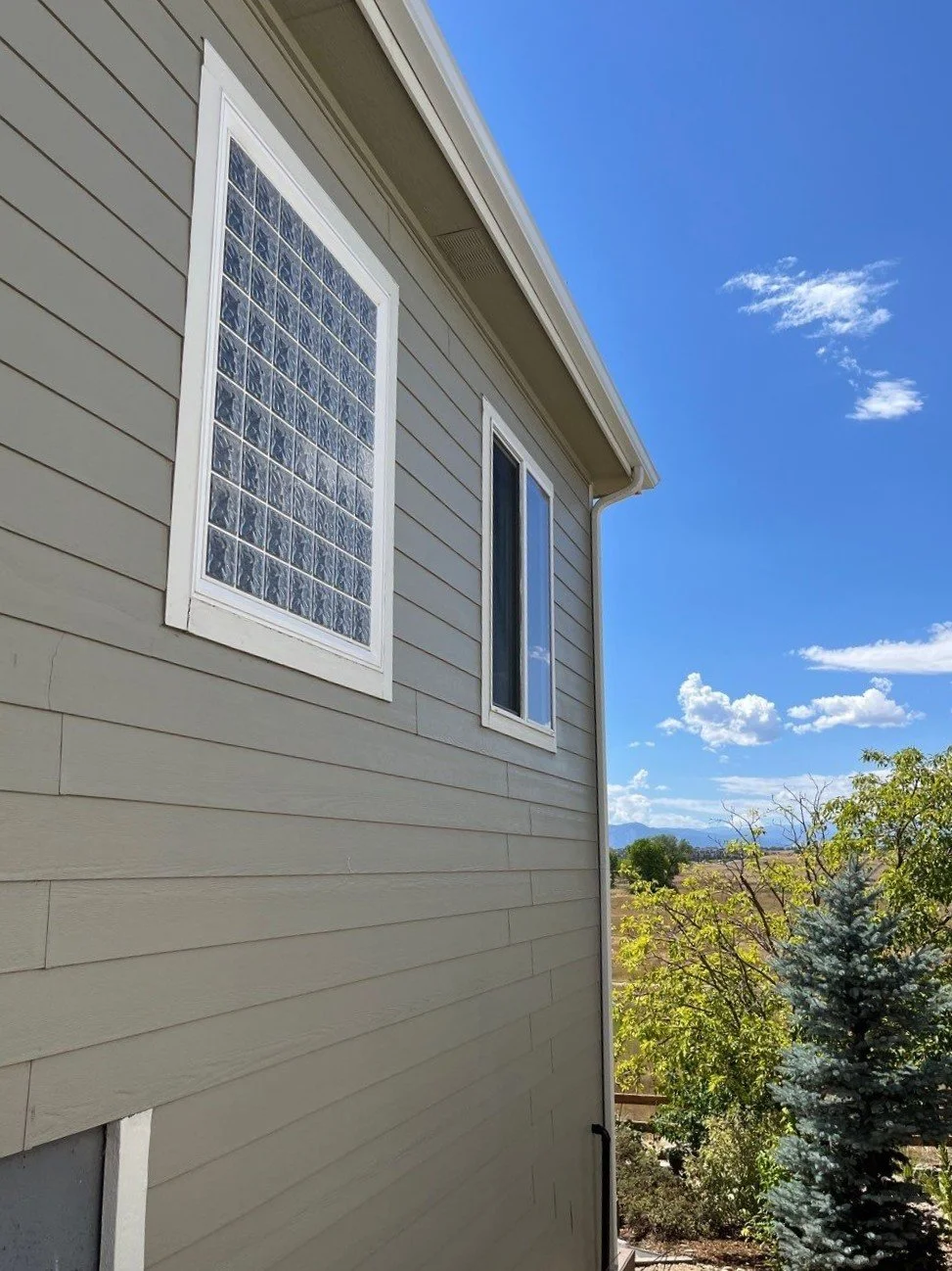 erie-co-white-downspout-installation-side-wall.jpg