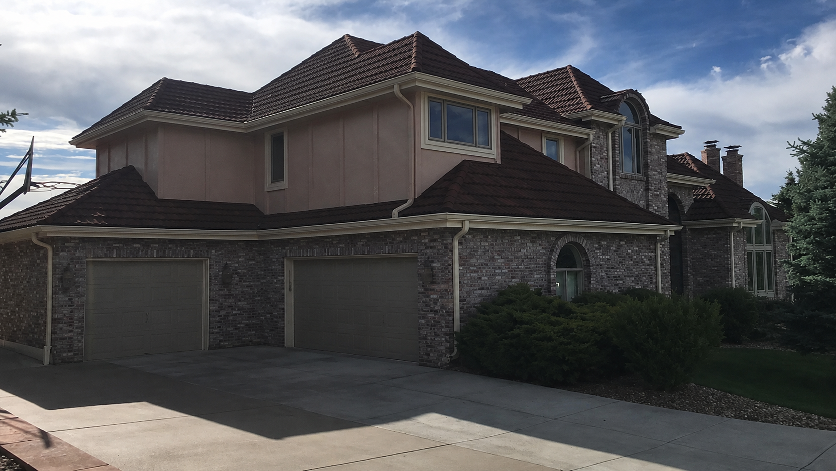 lone-tree-co-stone-home-new-gutter-system.png