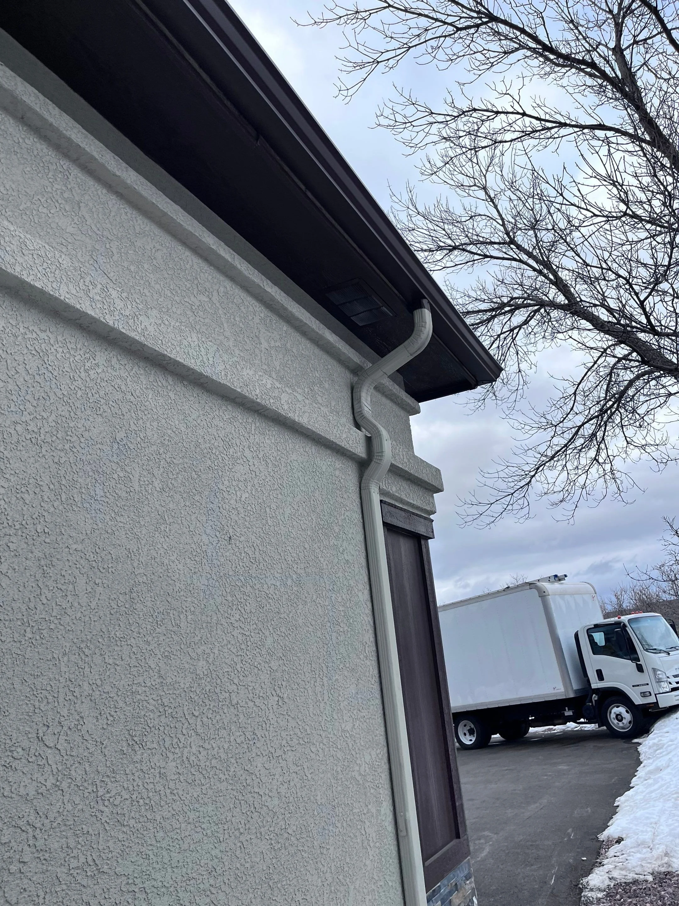 castle-rock-co-dark-seamless-gutter-and-downspout.jpg