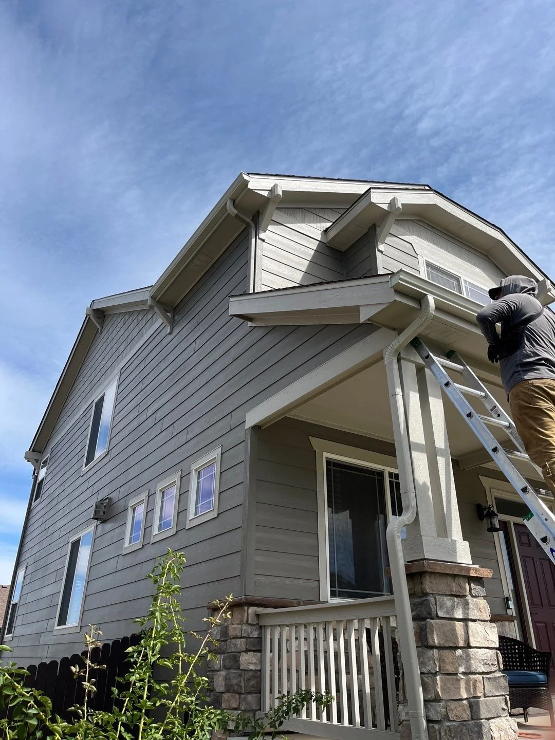 thornton-co-seamless-gutter-installation-in-progress.jpg
