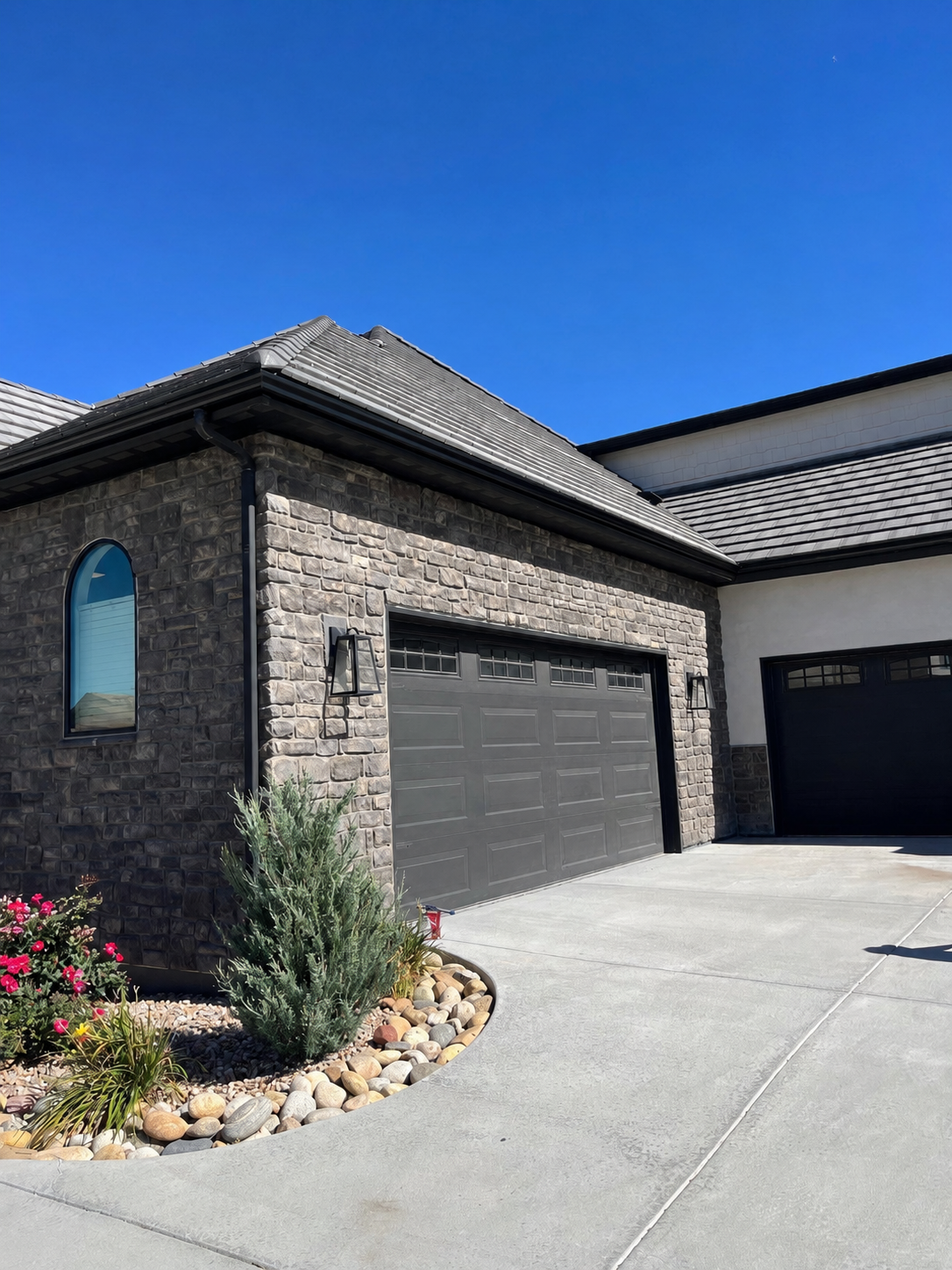 centennial-co-stone-garage-seamless-gutter-system.png