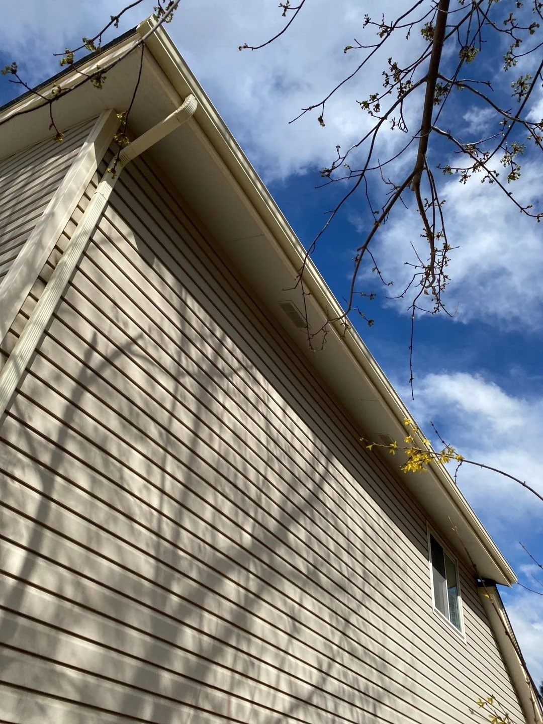 westminster-co-seamless-gutter-installation-gray-home.jpg