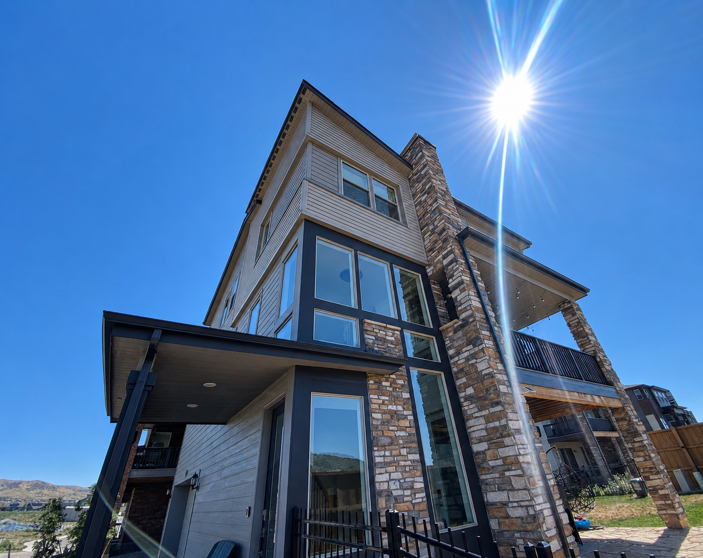 morrison-co-modern-foothills-home-gutter-system.png