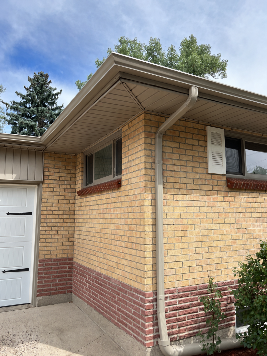 A full gutter replacement was completed along the brick garage and adjoining roofline.