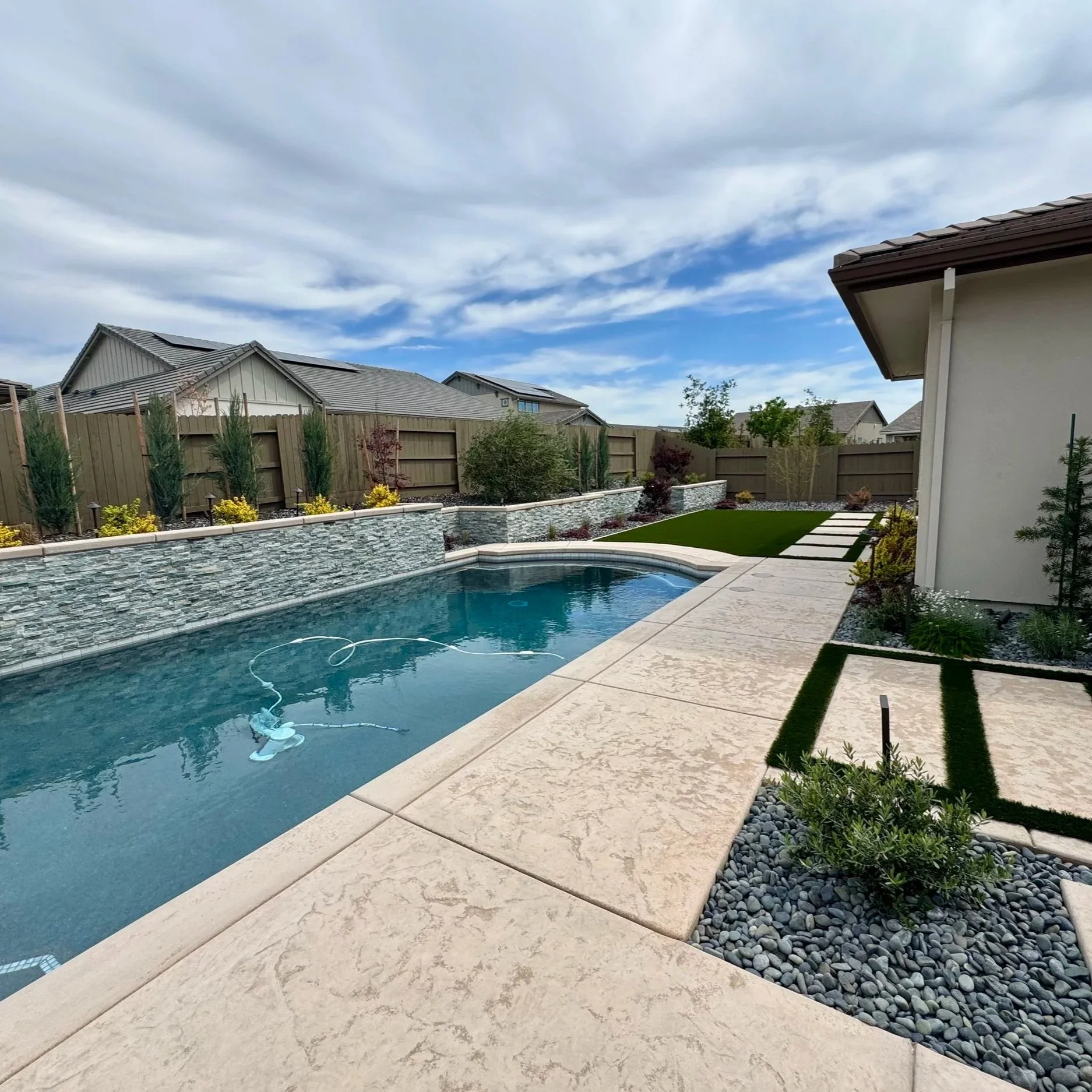 Swimming pool with a stoneface planter box
