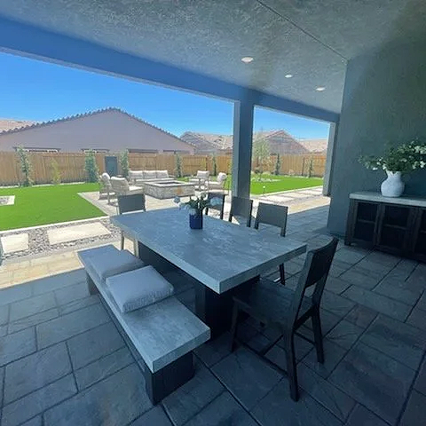 California room with tile flooring