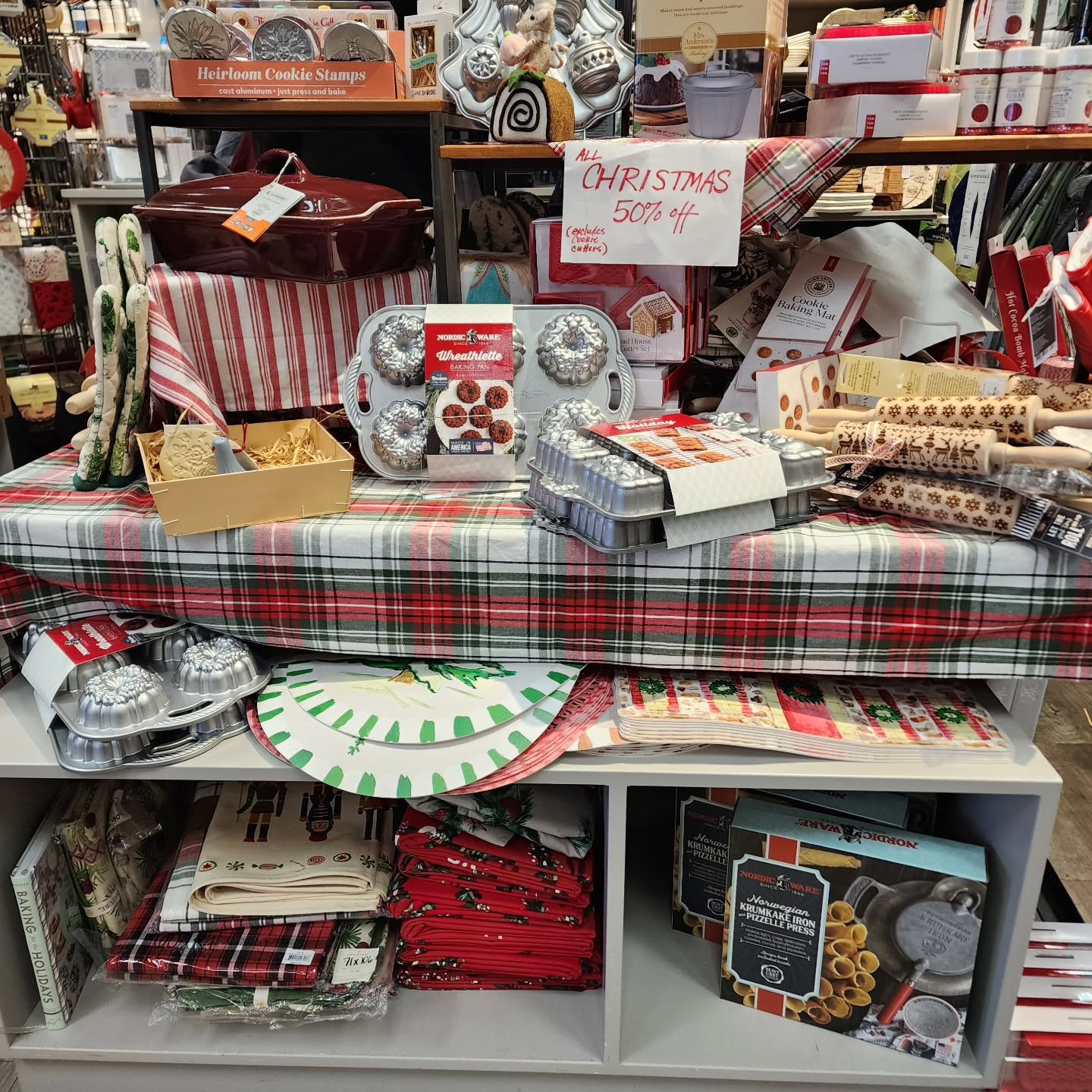 All Christmas items 50% off (Excludes cookie cutters and Christmas Balsamic)

Come on by and get your last minute gifts at a discount!

#pepperberrieseugene #shopsmall