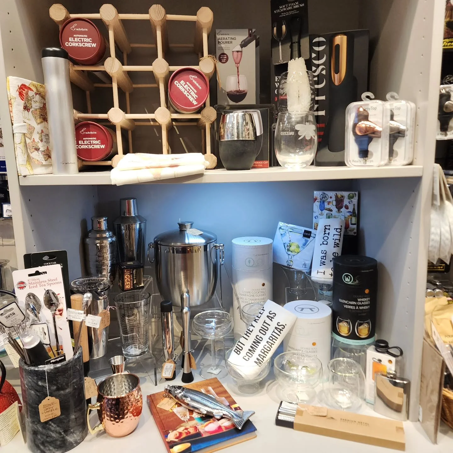✨️Lots of new goodies in the shop!

🍷 Bar and wine gadgets

🧂 Salts, oils &amp; jams

🍜 Chopsticks &amp; wok tools

🥖 Bread bags, scrapers and dough whisks

🔪 And lots of knives!

👋  Stop by and say hi - we're here til 5!