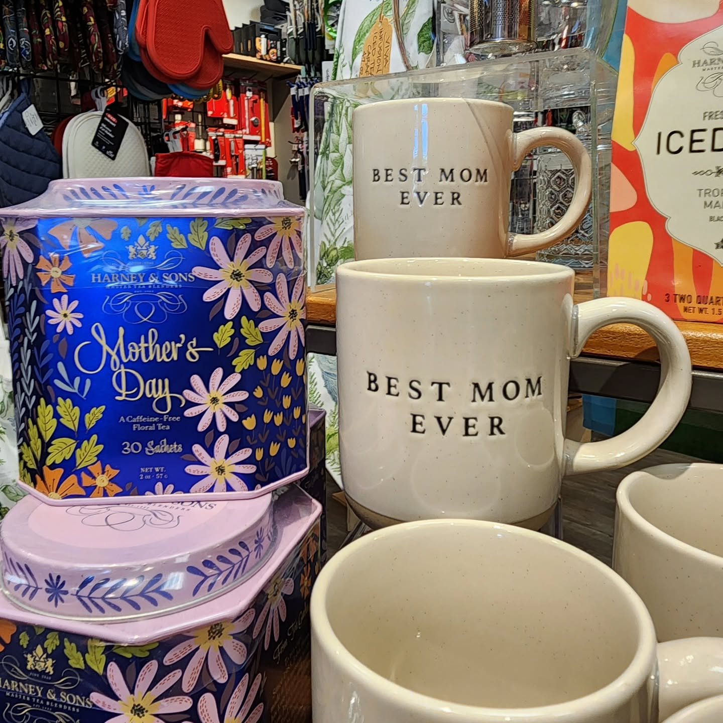 ⏰️The countdown is on! Only 2 days left until Mother&rsquo;s Day.

🎁 Still need a gift? We&rsquo;ve handpicked some of our favorite kitchen finds so you don&rsquo;t have to guess. And if you can't decide, let her choose with a gift certificate!

⬅️ 