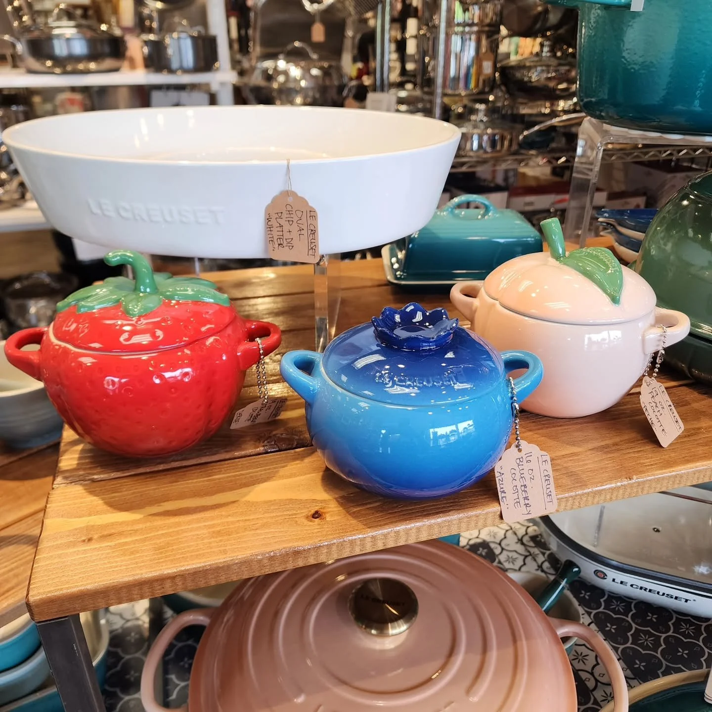📢 New Le Creuset Arrivals 📢

Our shelves just got a delightfully colorful upgrade with the newest Le Creuset pieces:

🍝 Extra Deep Lasagna Pans, so you can pile on the layers of pasta, cheese, and meat (or veggies)

🍞 Fluted Loaf Pans to zhuzh up