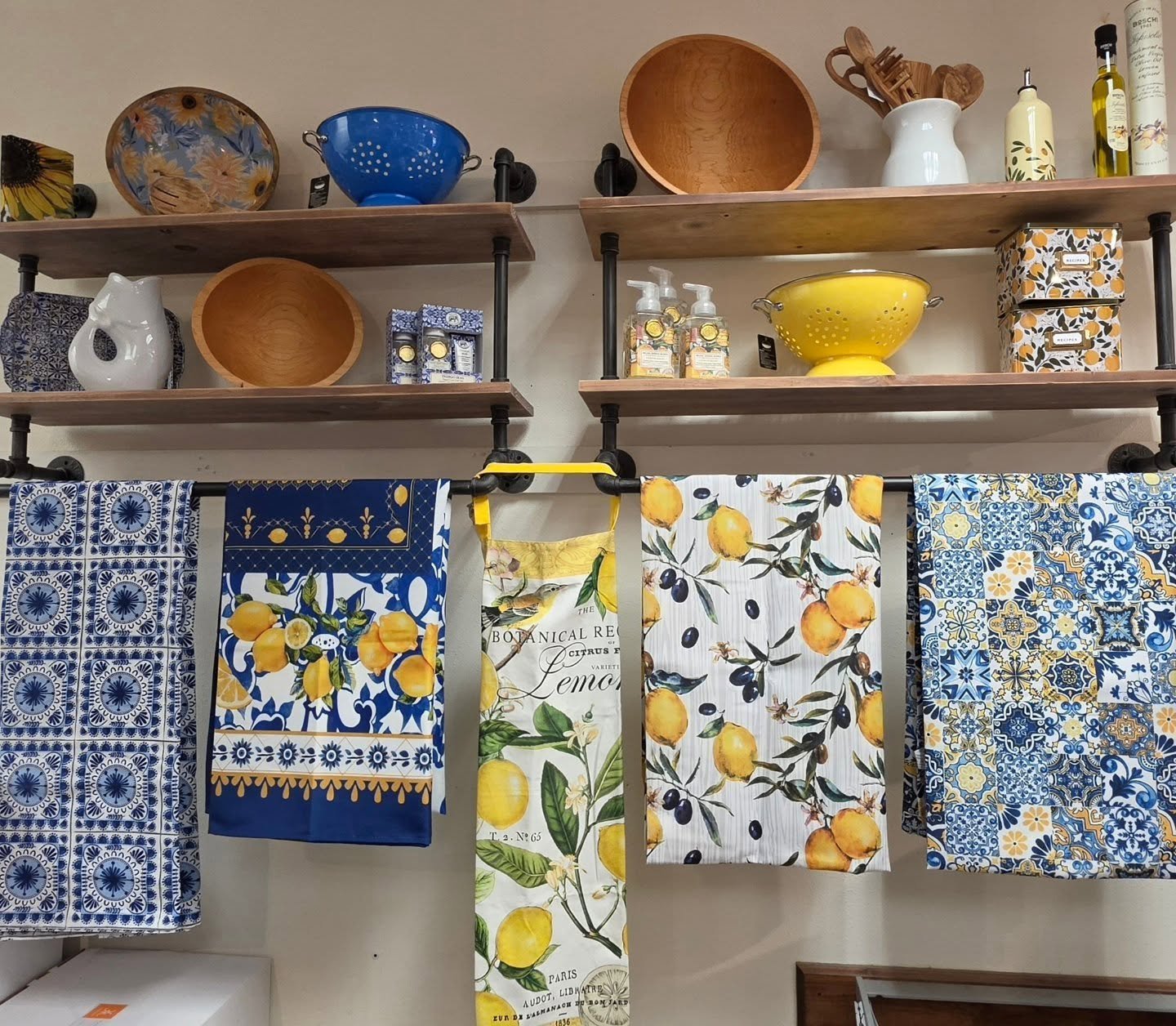 TGIF!

Stop by this weekend and check out the new goodies we have in the shop, including some amazing deals on @lecreuset !

And we are now carrying @ankarsrumusa Premium Beater Sets!

We're here 10-5 Monday-Saturday &amp; 12-4 Sunday 🛍

⚠️ P.S. We 